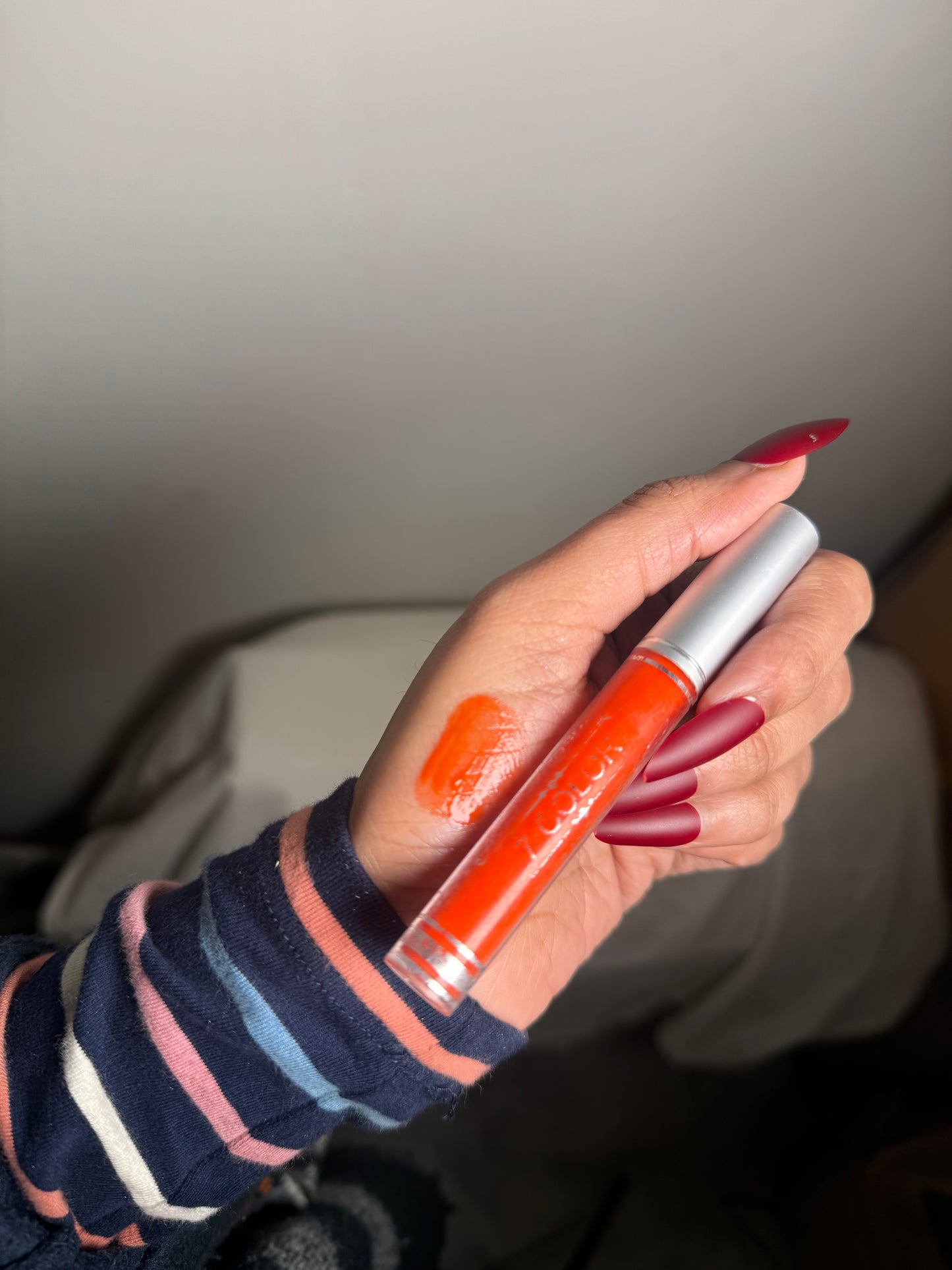 LIPGLOSS IN ORANGE RED COLOR BY 7 COLOR