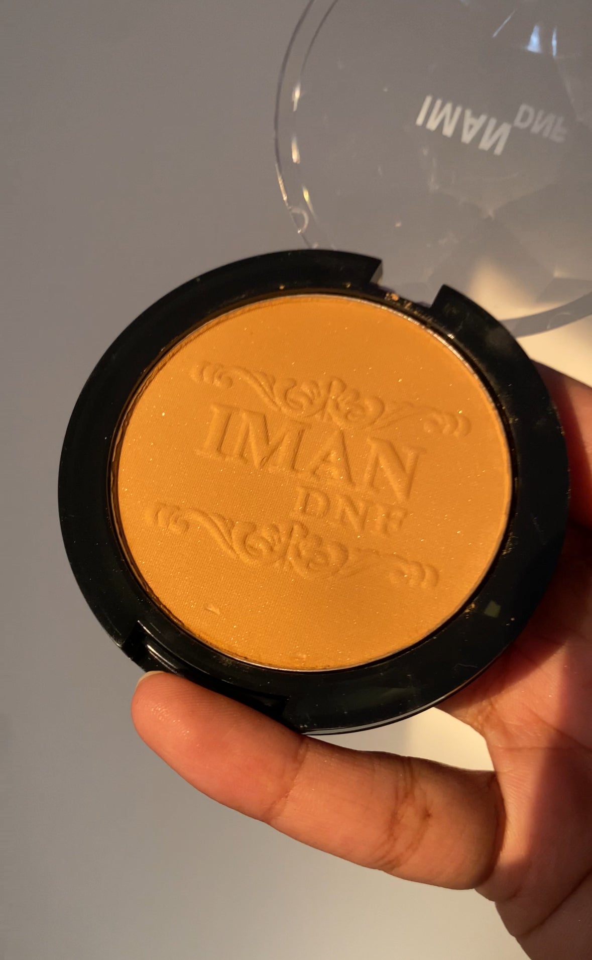 F130 IMAN FACE POWDER / FOUNDATION