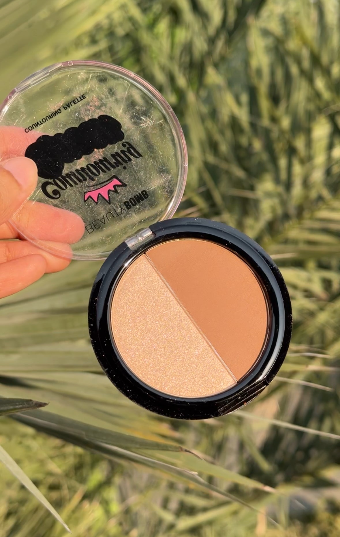 B109 BEAUTY BOMBS CONTOURING QUEEN HIGHLIGHTER AND CONTOUR PALETTE