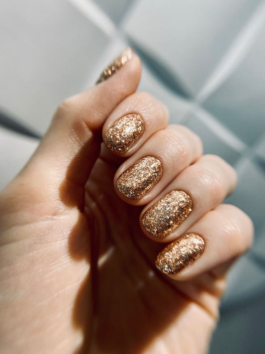 GOLDEN GLITTER NAIL COLOR / NAIL POLISH
