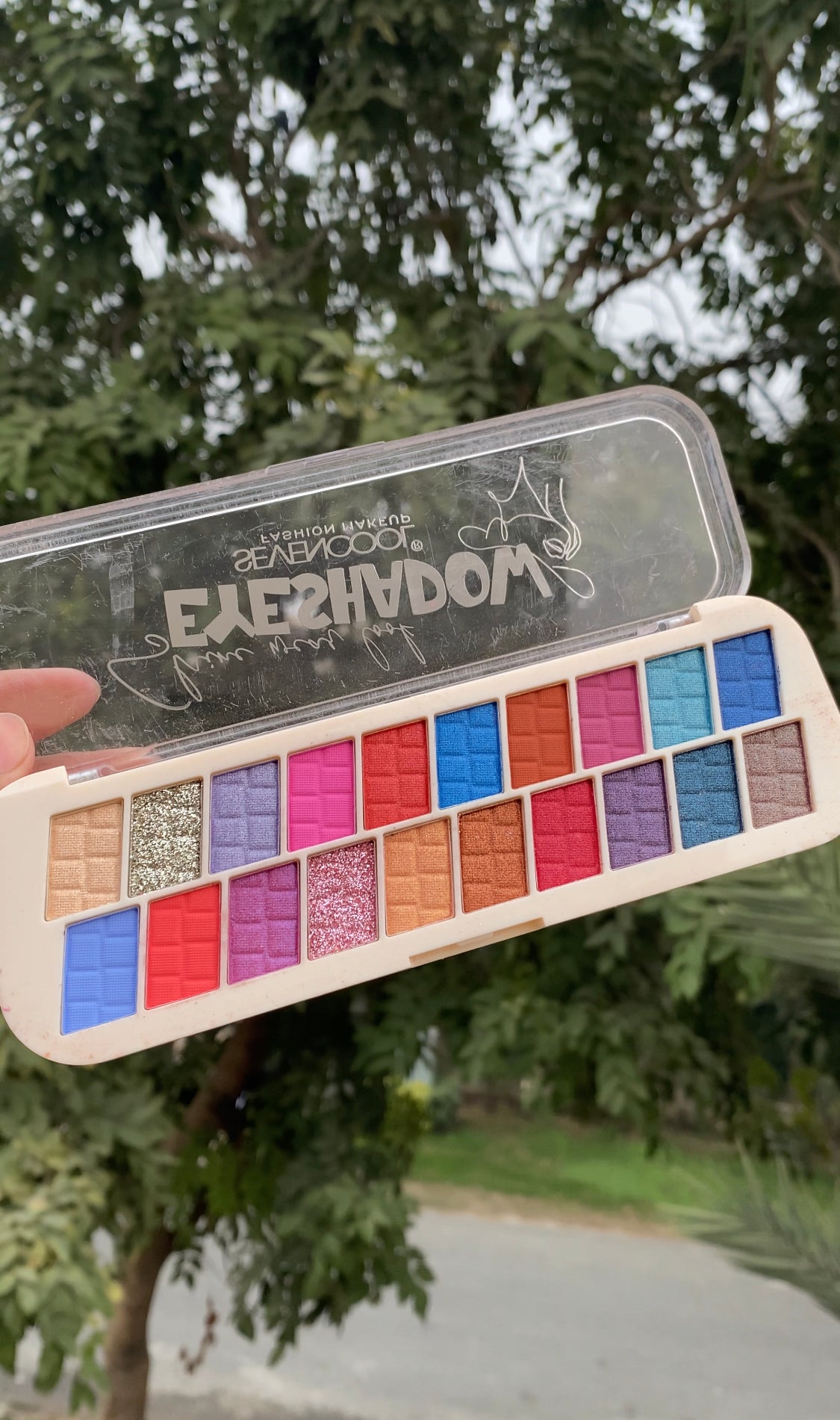 C14 EYESHADOW PALETTE