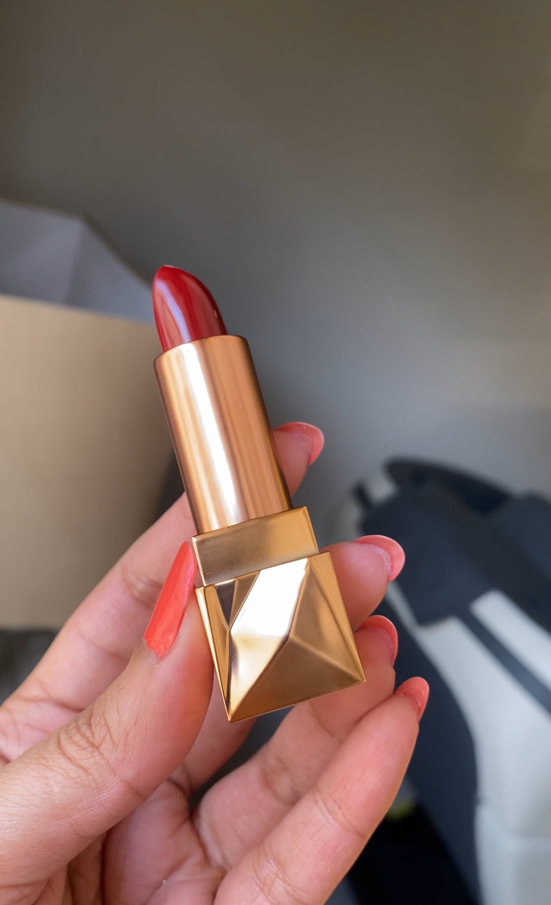 D 07 MORECOOL LIPSTICK