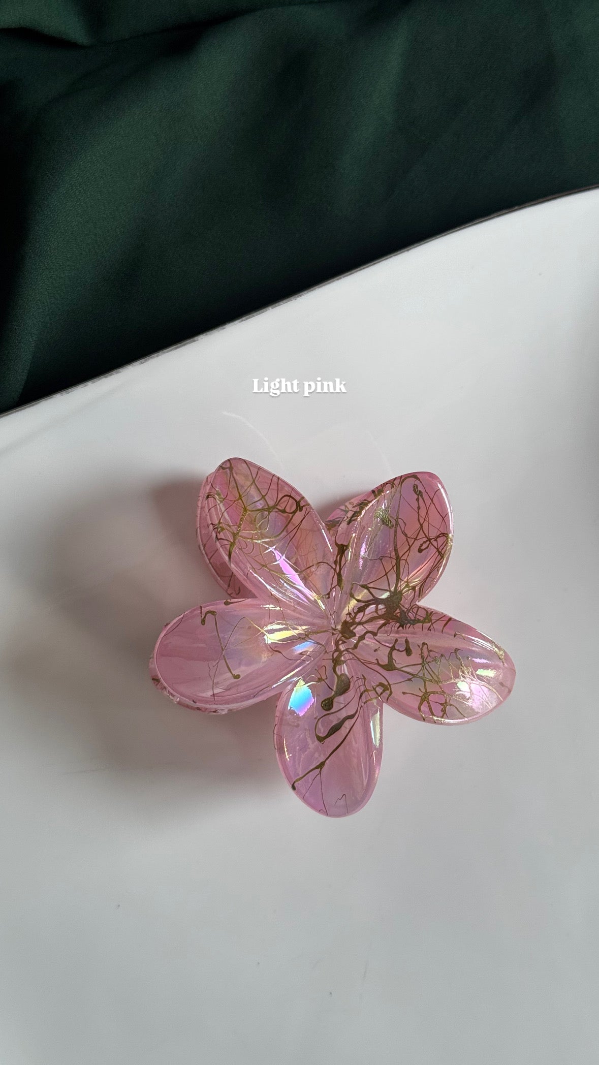 ACRYLIC FLOWER HAIR CLAW