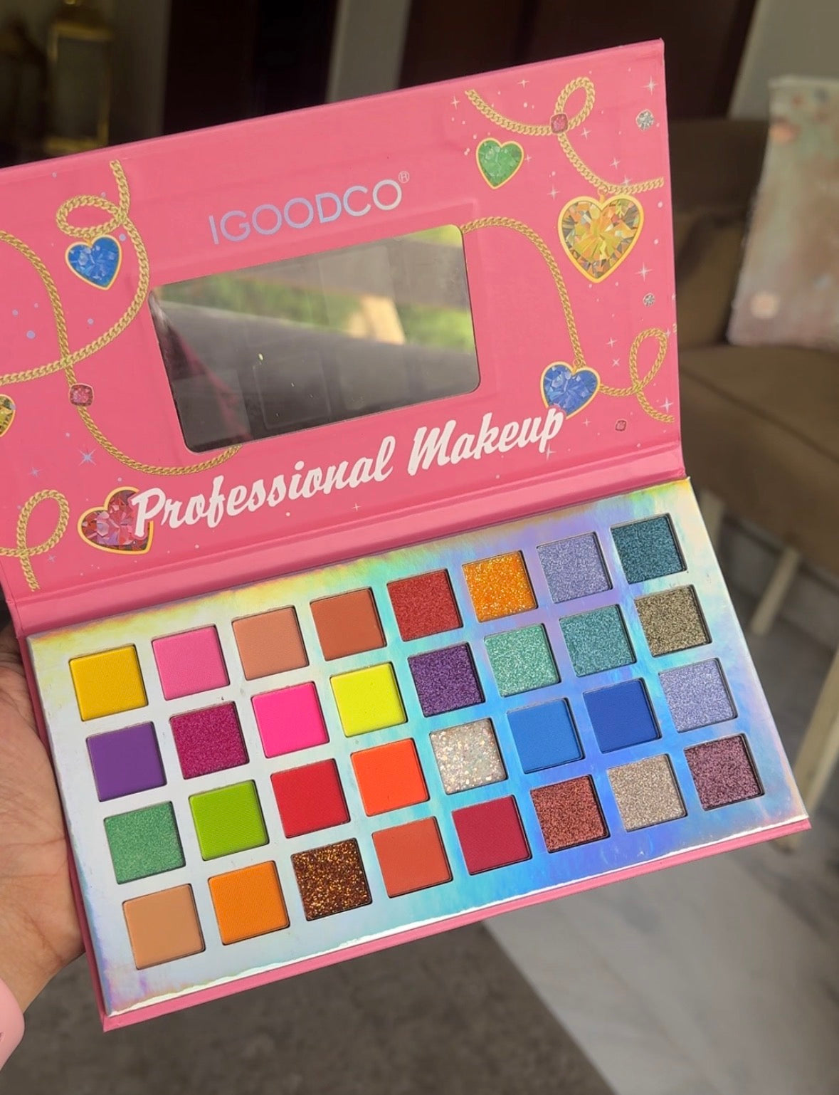 12 DAZZLE CHARM EYESHADOW PALETTE