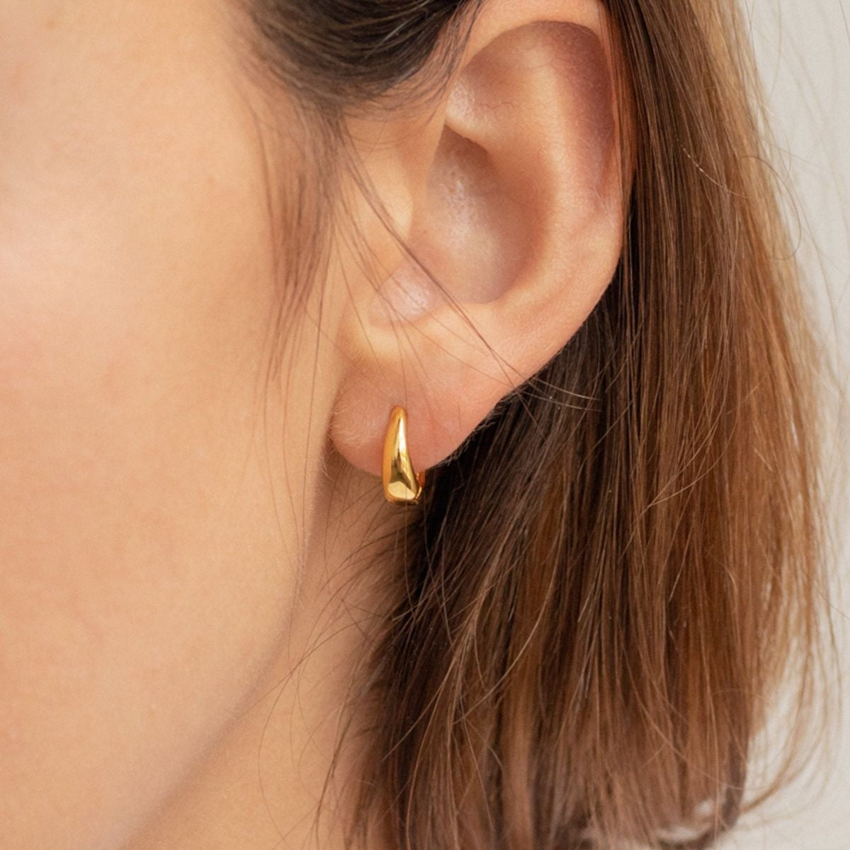 GOLDEN SMALL HOOPS
