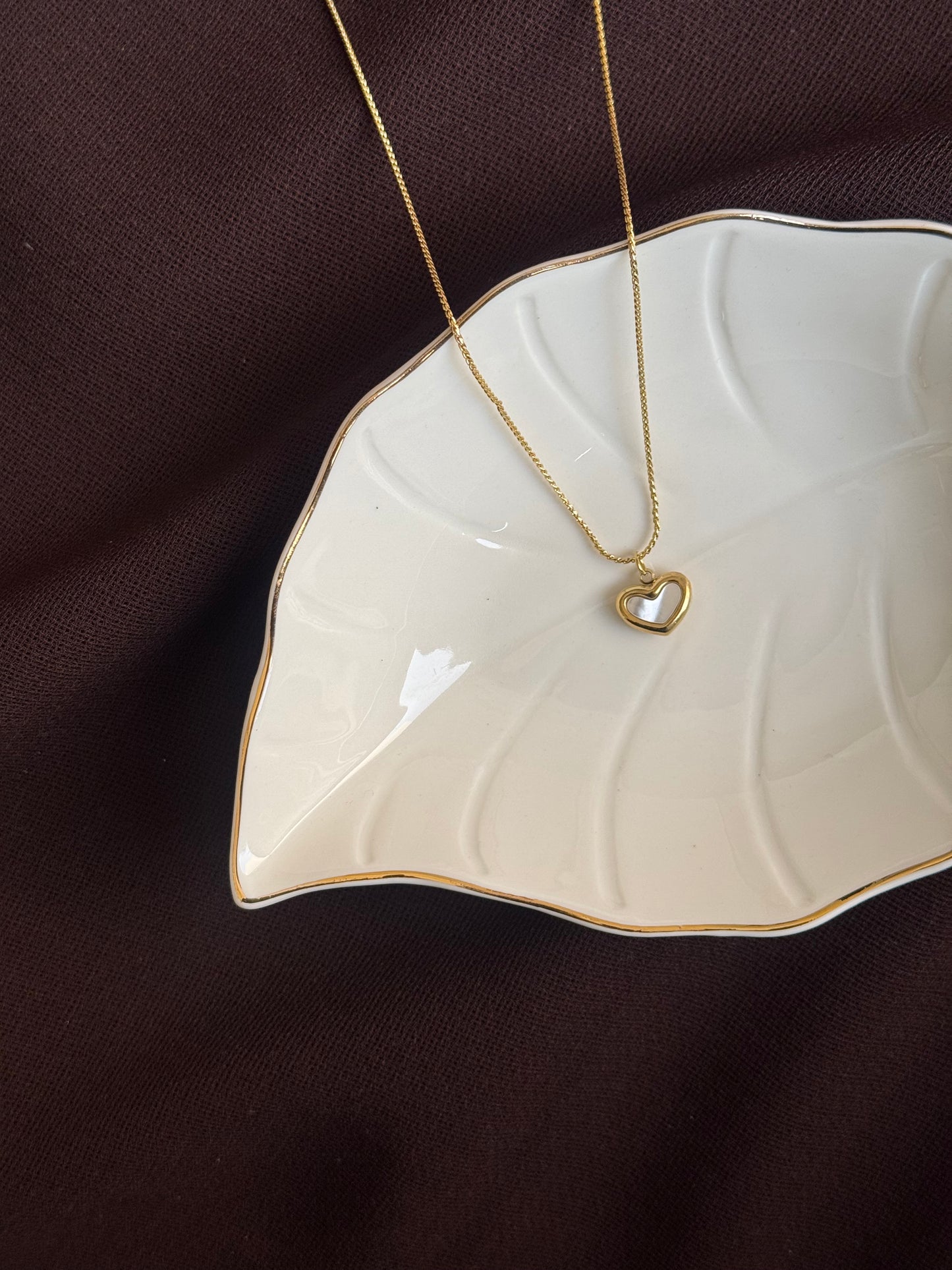 B142 HEART NECKLACE