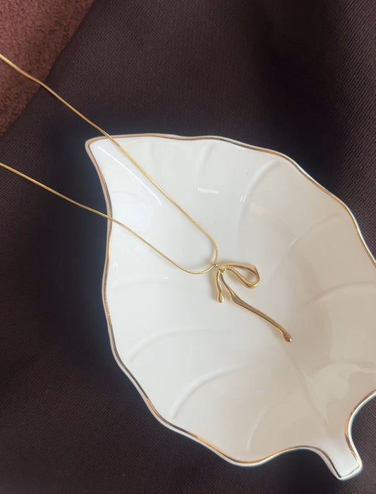 D6 BOW NECKLACE
