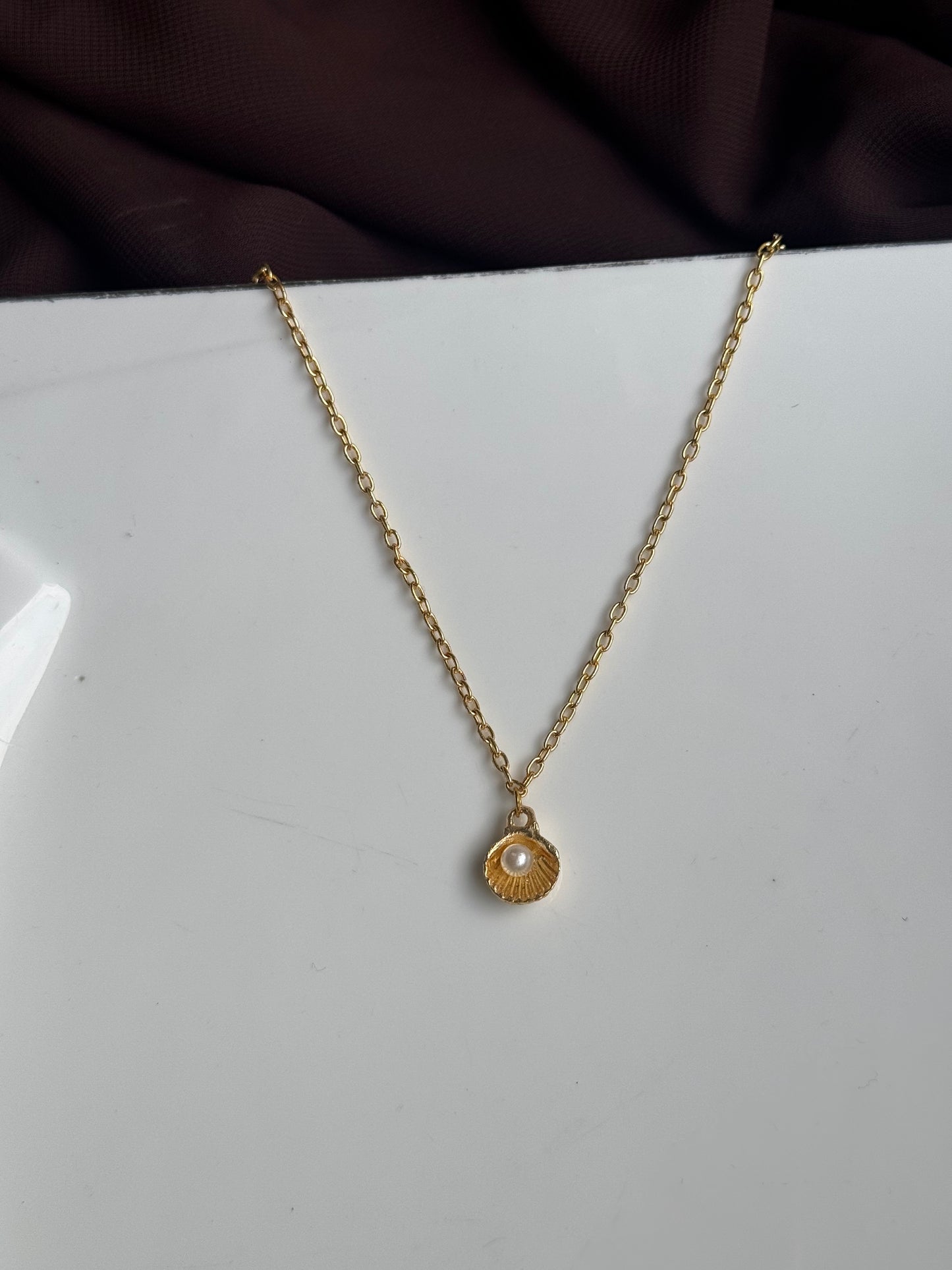 Z9 SHELL NECKLACE