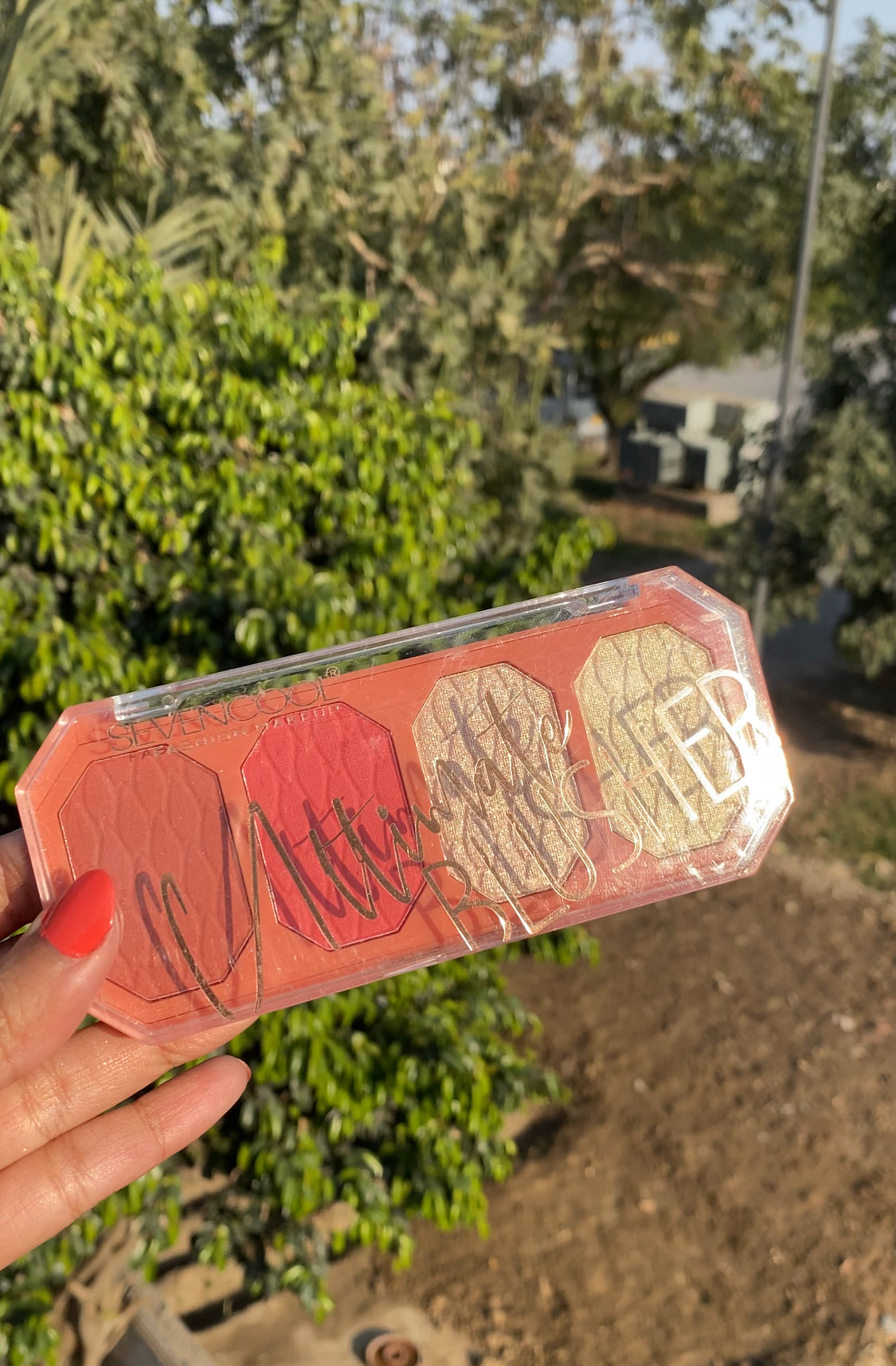 04 ULTIMATE BLUSHER BLUSH AND HIGHLIGHTER PALETTE