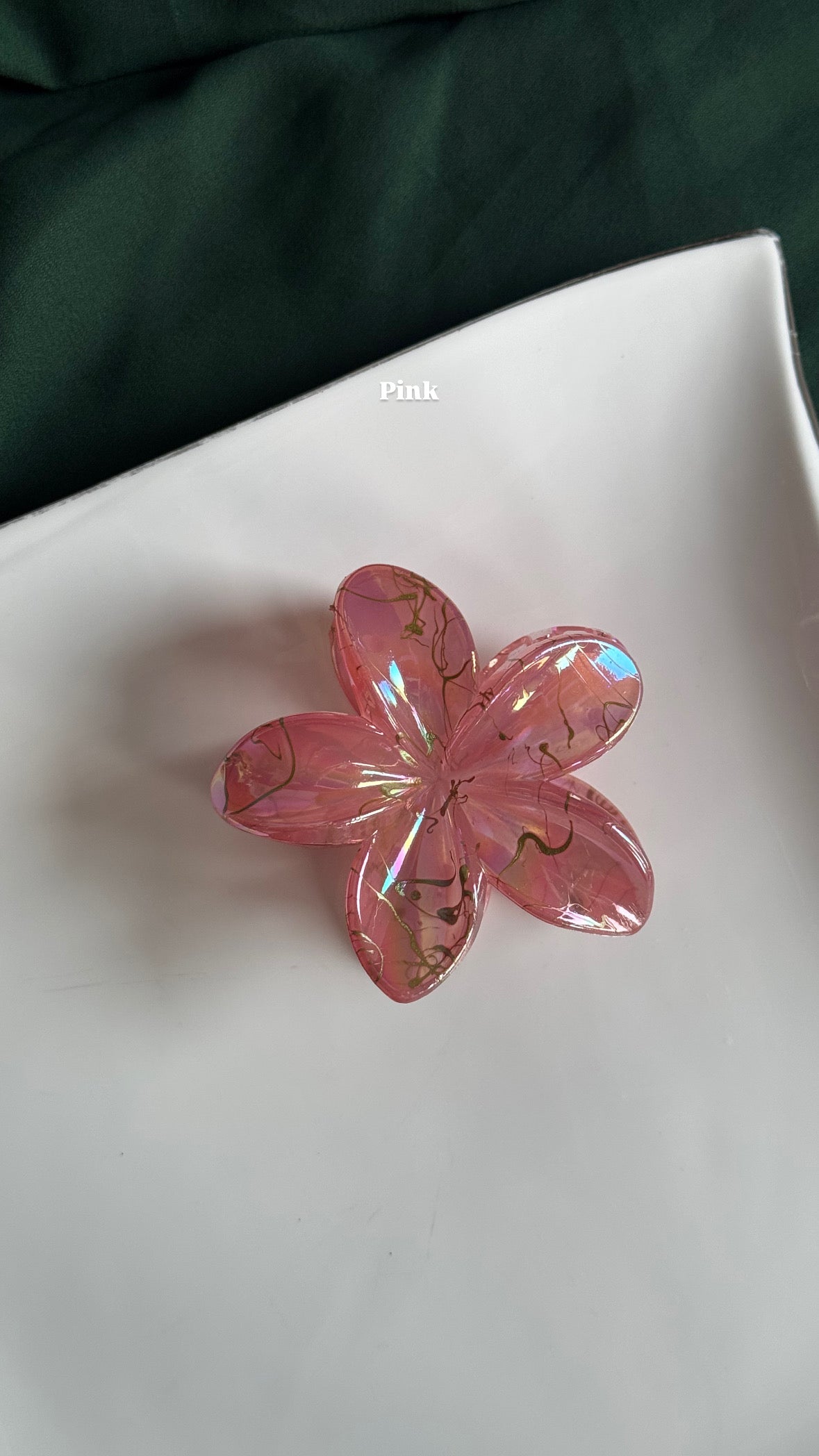 ACRYLIC FLOWER HAIR CLAW