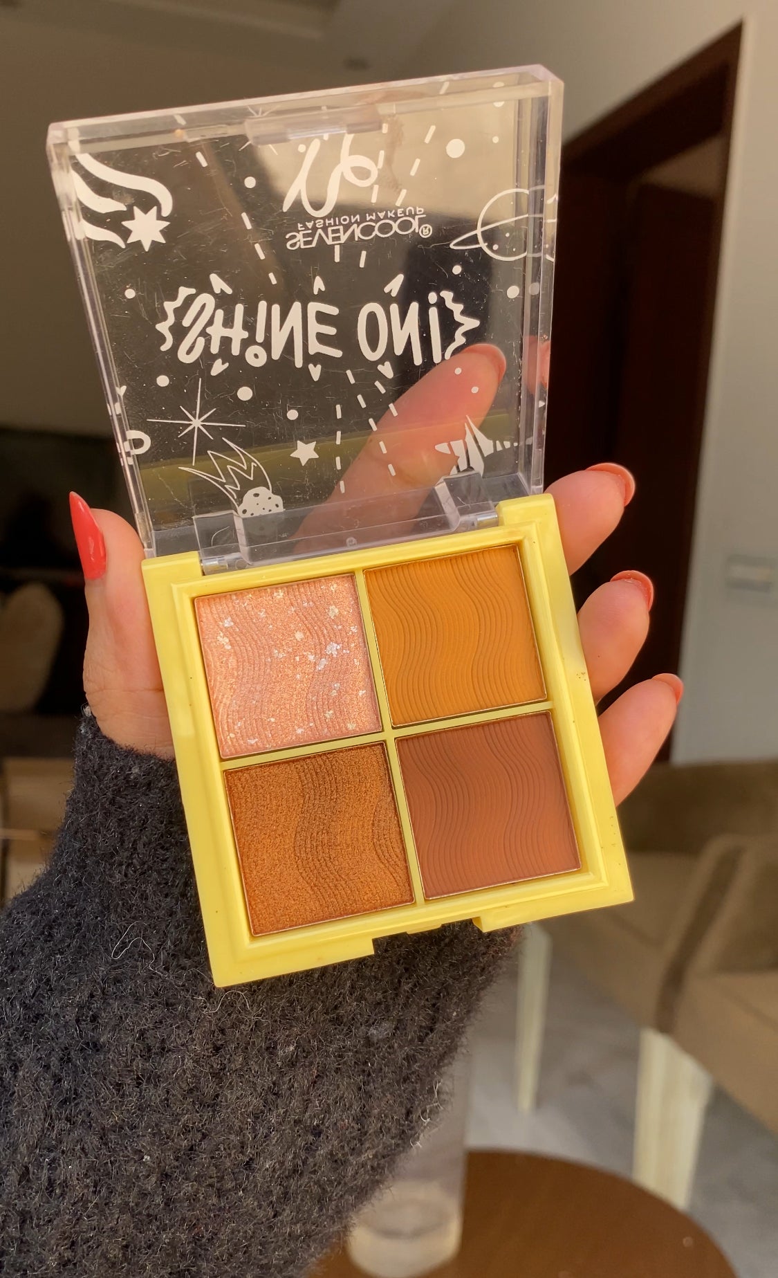 01 SHINE ON EYESHADOW PALETTE