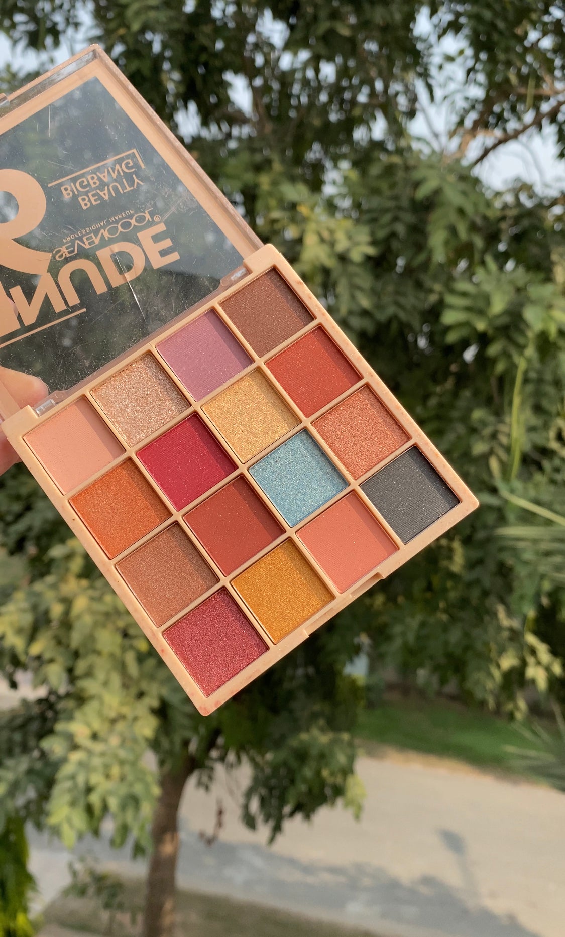 C1 SEVEN COOL EYESHADOW