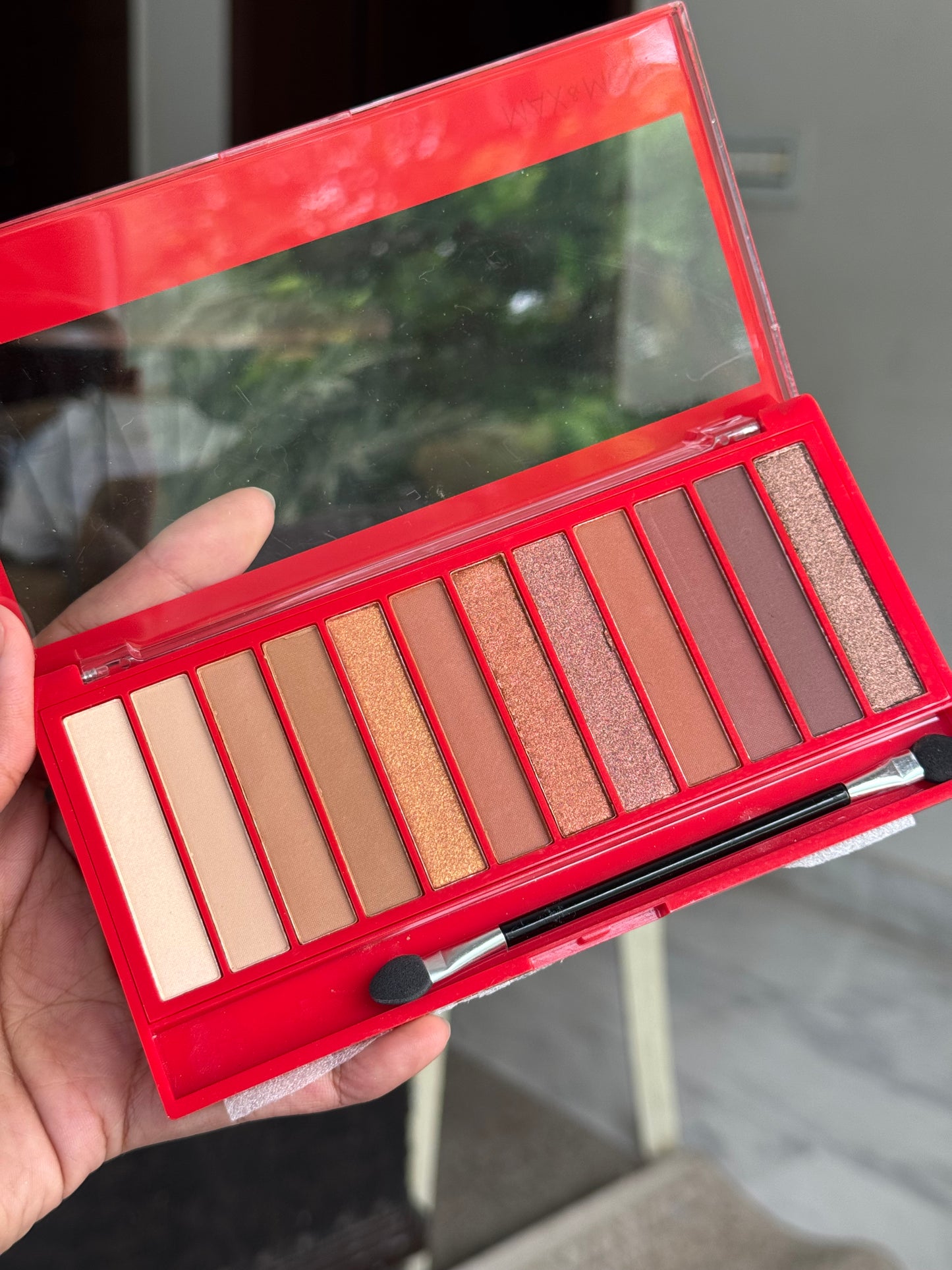 MAX N MORE EYESHADOW PALETTE