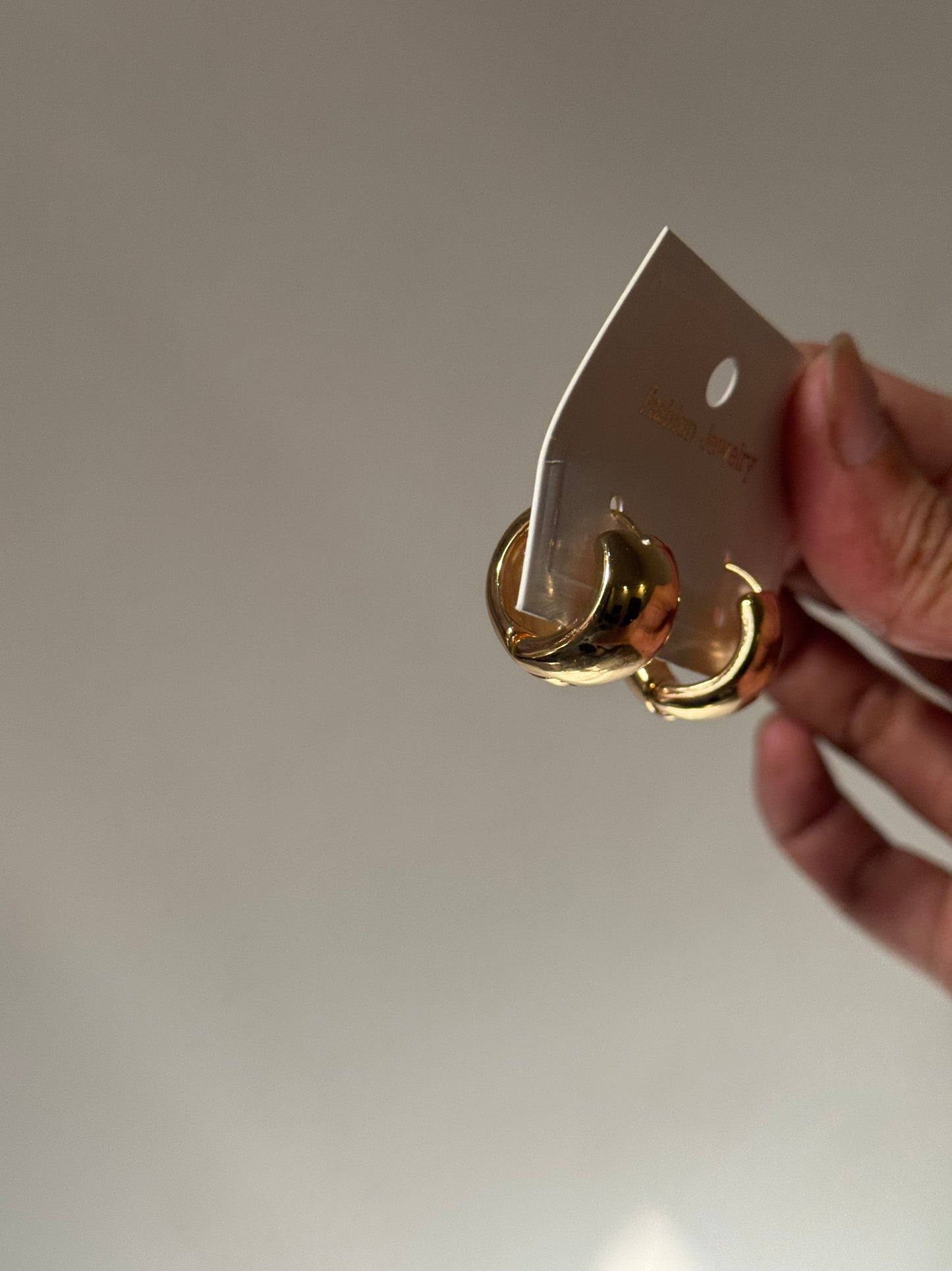 TRENDY GOLD EAR STUDS / CHUNKY HOOPS