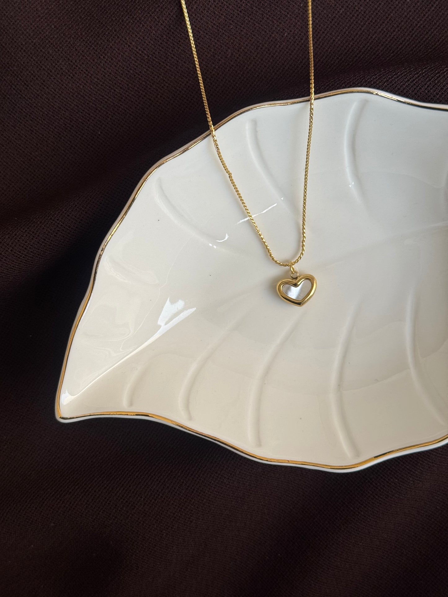 B142 HEART NECKLACE