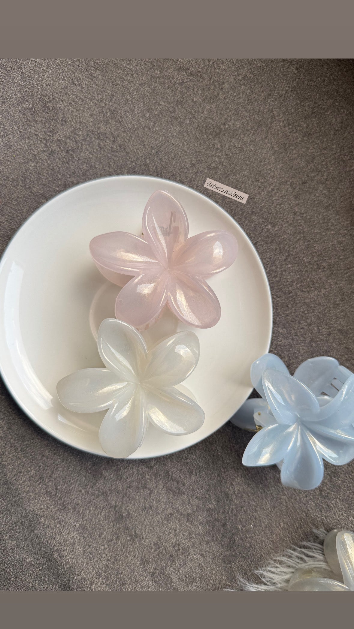 A158 PLAIN FLOWER HAIR CLAWS