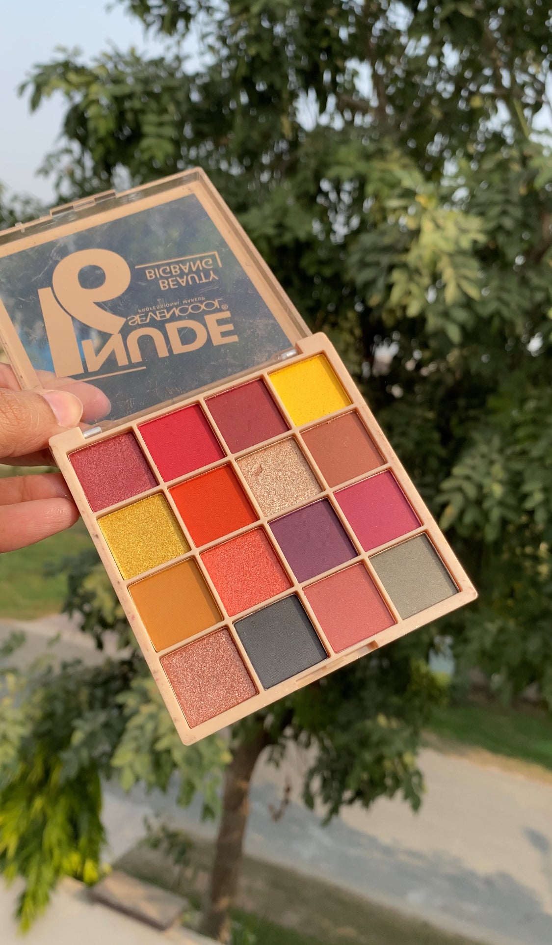 C3 SEVEN COOL EYESHADOW PALETTE