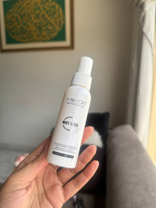 ME ON MAKEUP FIXING SPRAY / MIST