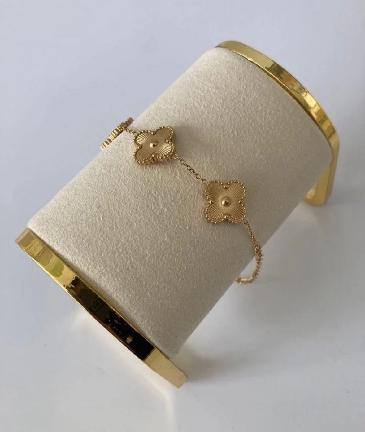 GOLDEN VAN CLEEF CLOVER BRACELET