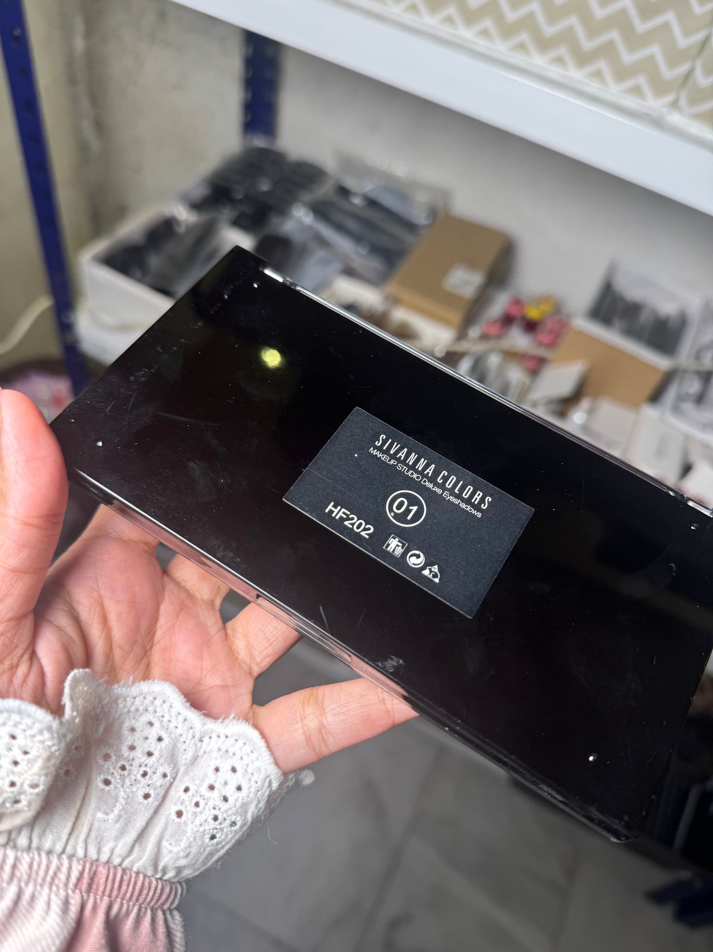 01 DELUXE EYESHADOW PALETTE