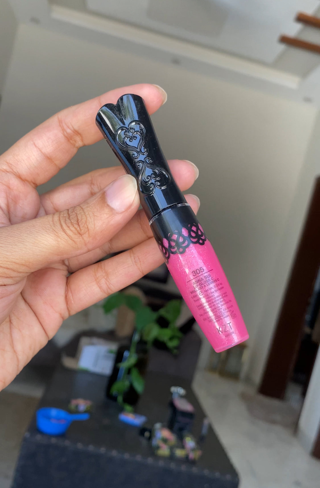 305 ANNA SUI PINK LIPGLOSS