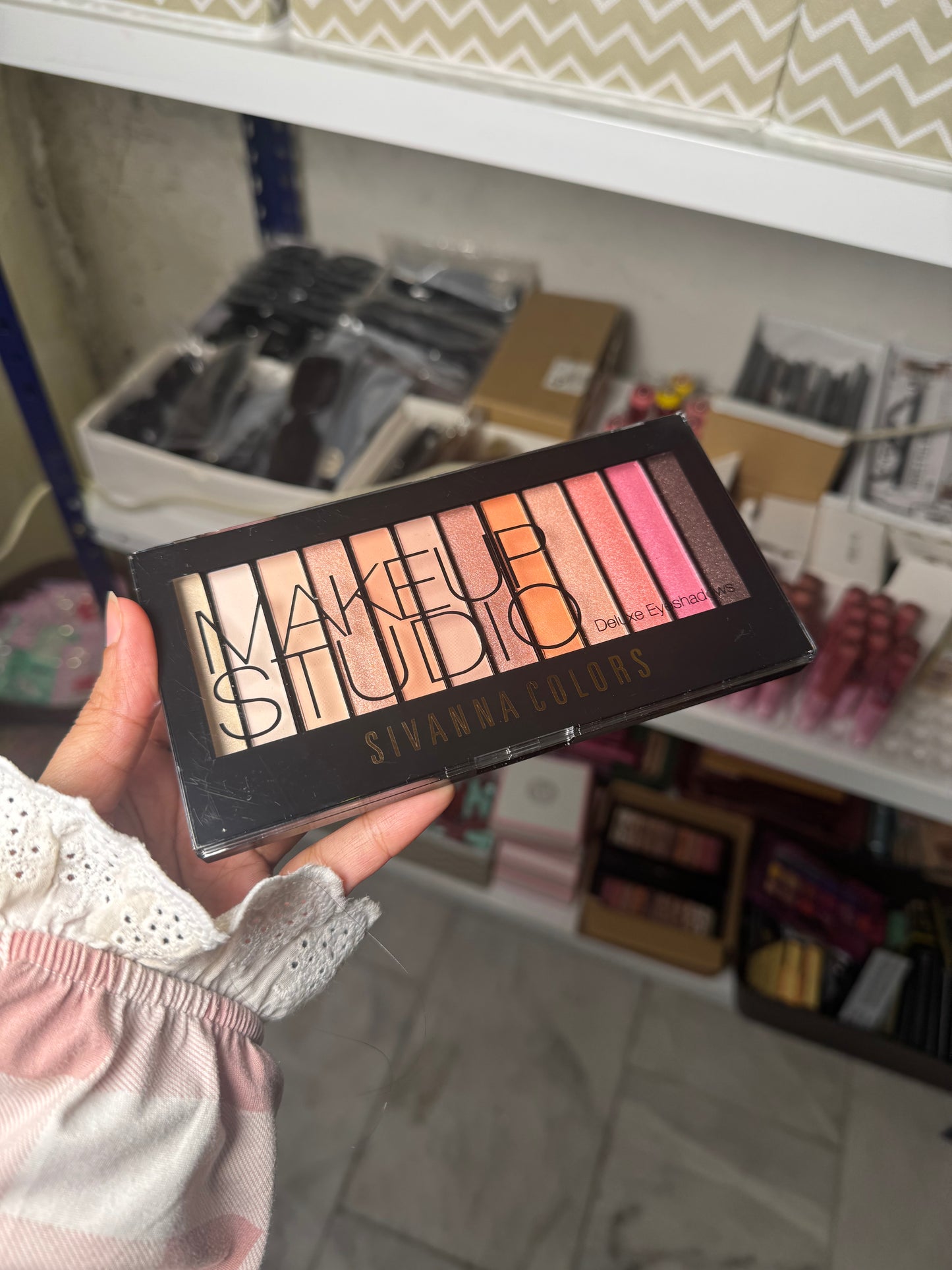 01 DELUXE EYESHADOW PALETTE