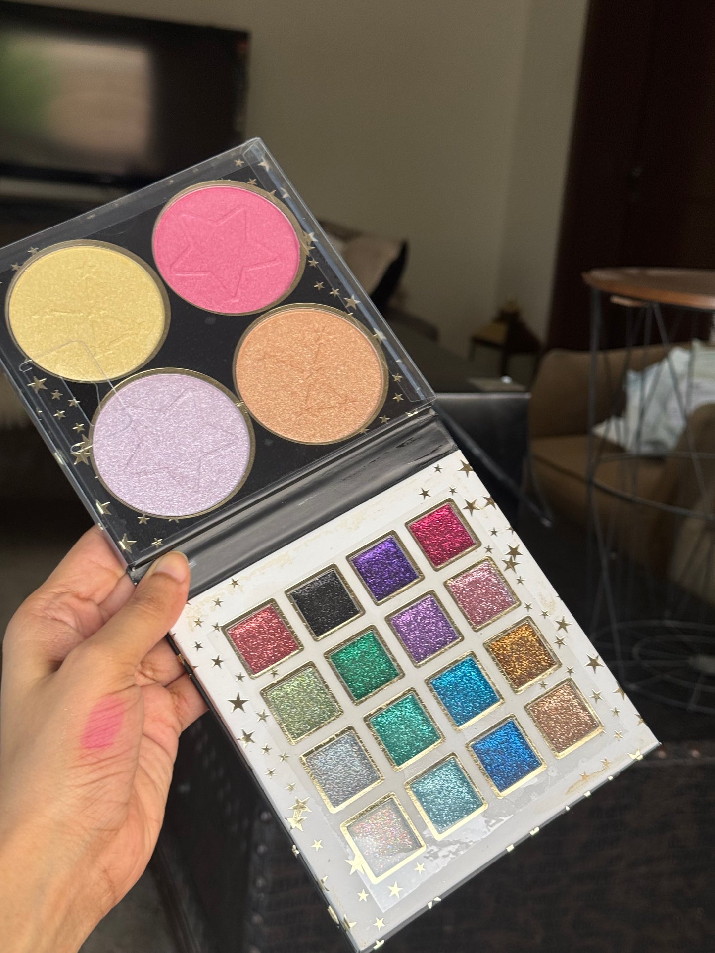 A190 BYS GLITTER EYESHADOW AND HIGHLIGHTER PALETTE