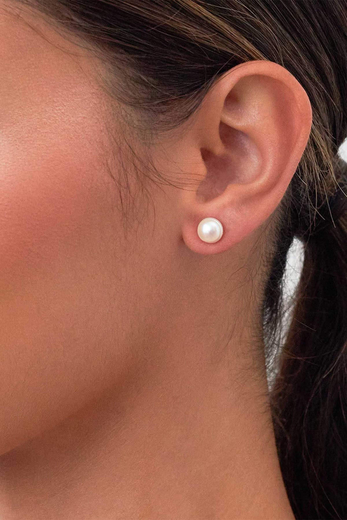 WHITE PEARL EAR STUDS