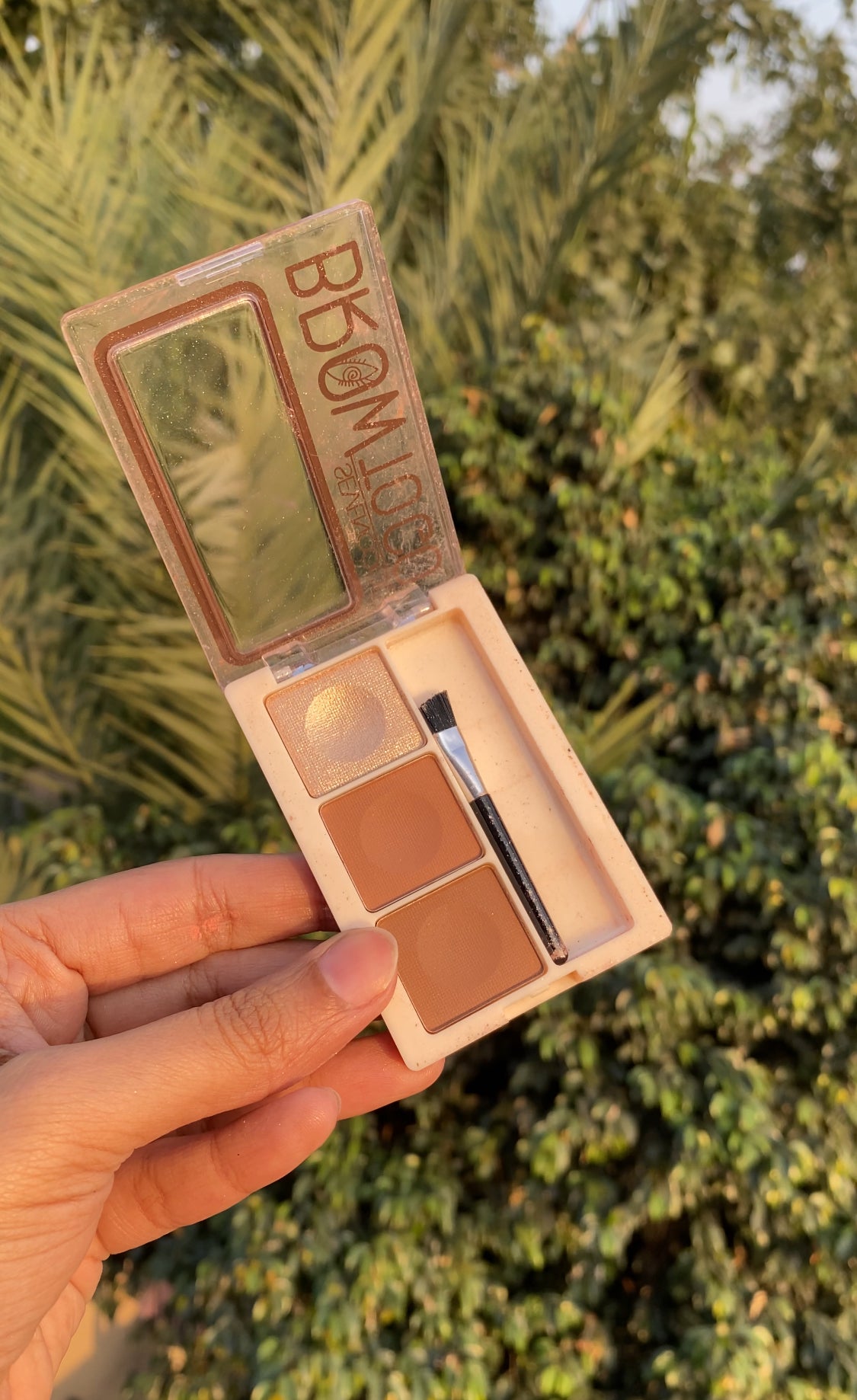 C144 BROW PALETTE WITH HIGHLIGHTER