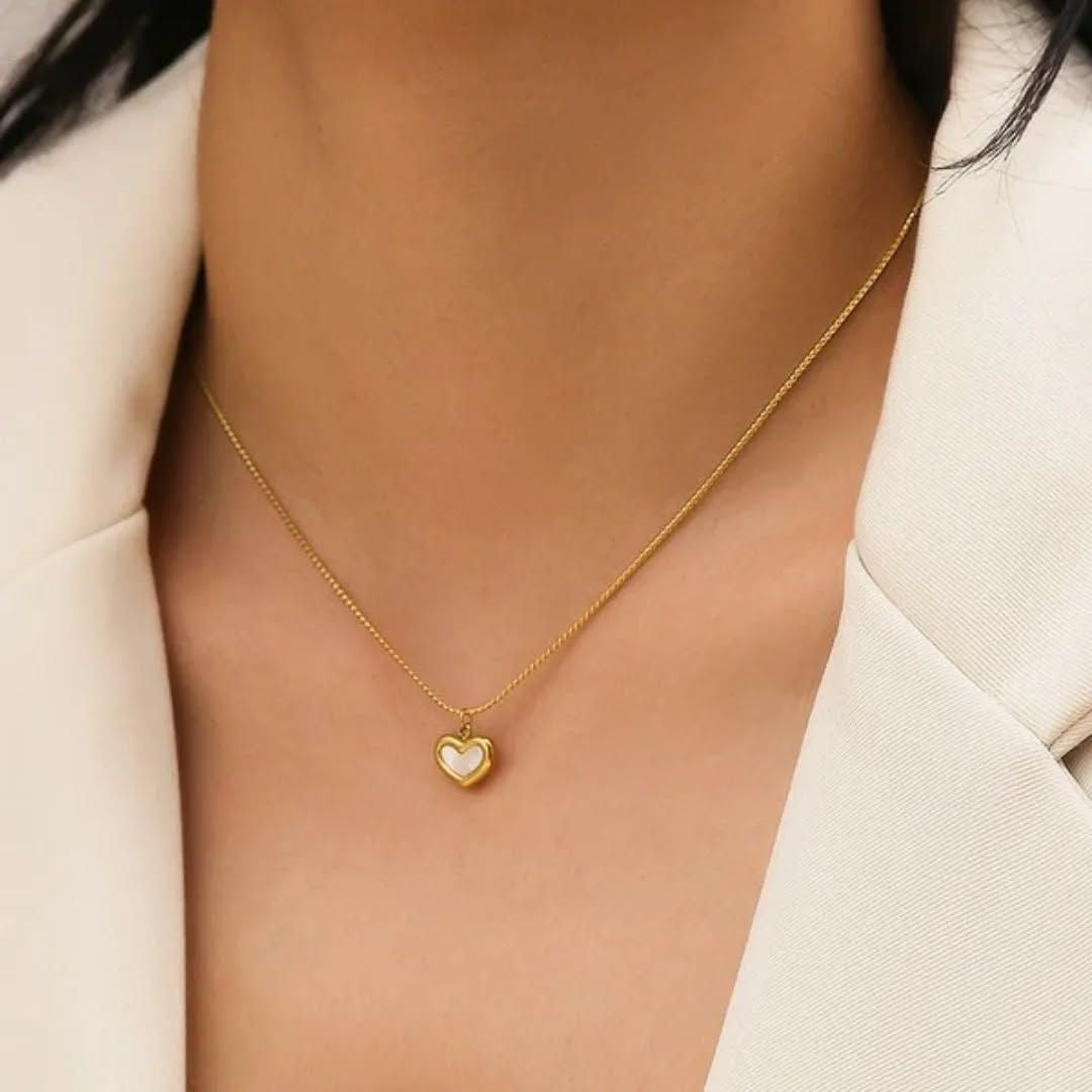 B142 HEART NECKLACE