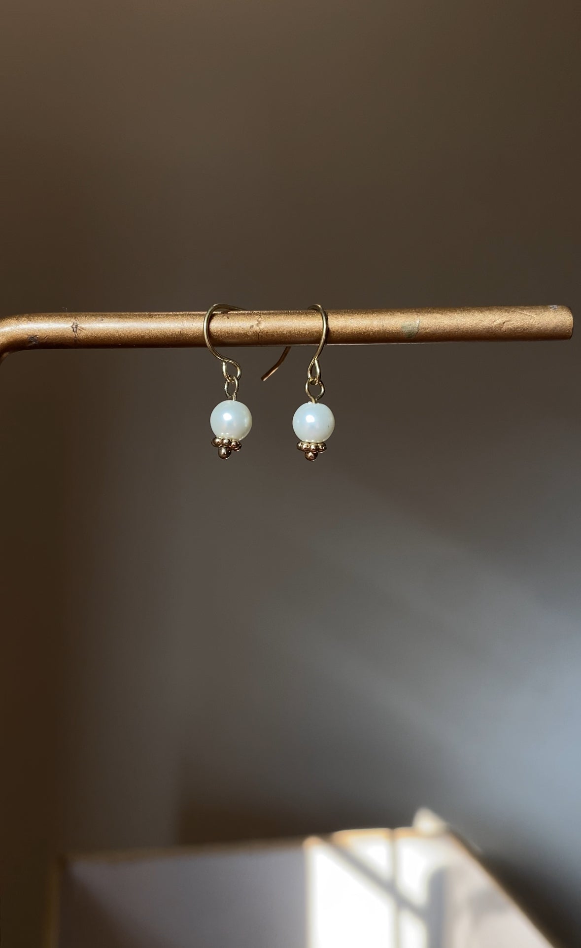 F110 PEARL EARRINGS