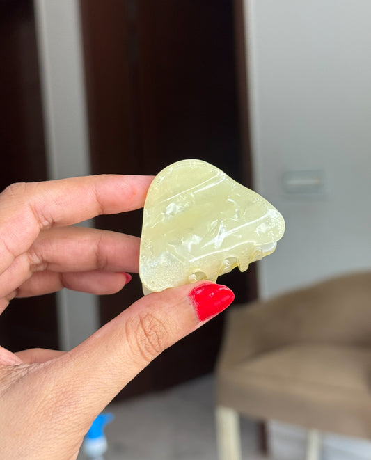 C26 RESIN HAIR CLAW