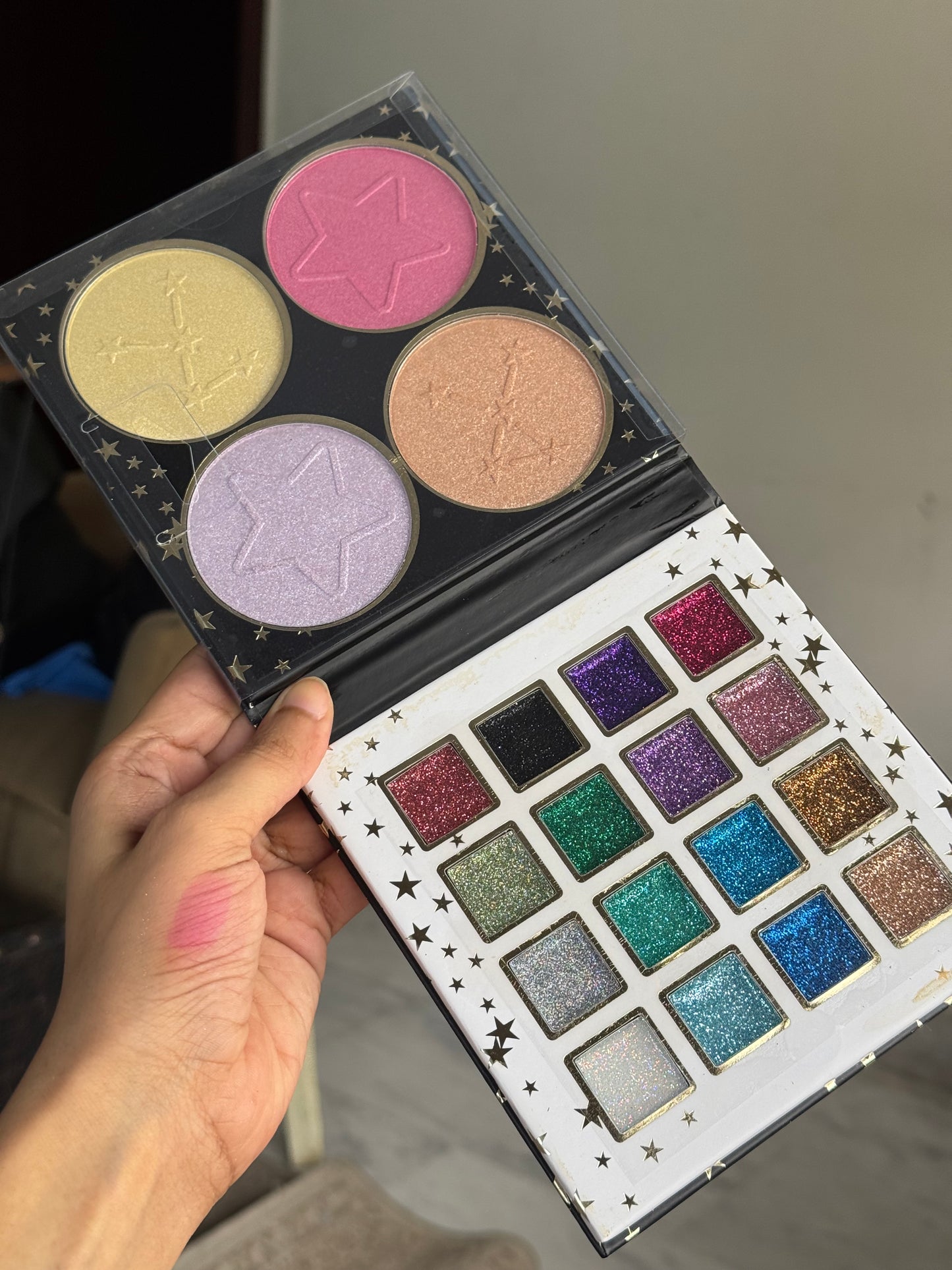 A190 BYS GLITTER EYESHADOW AND HIGHLIGHTER PALETTE