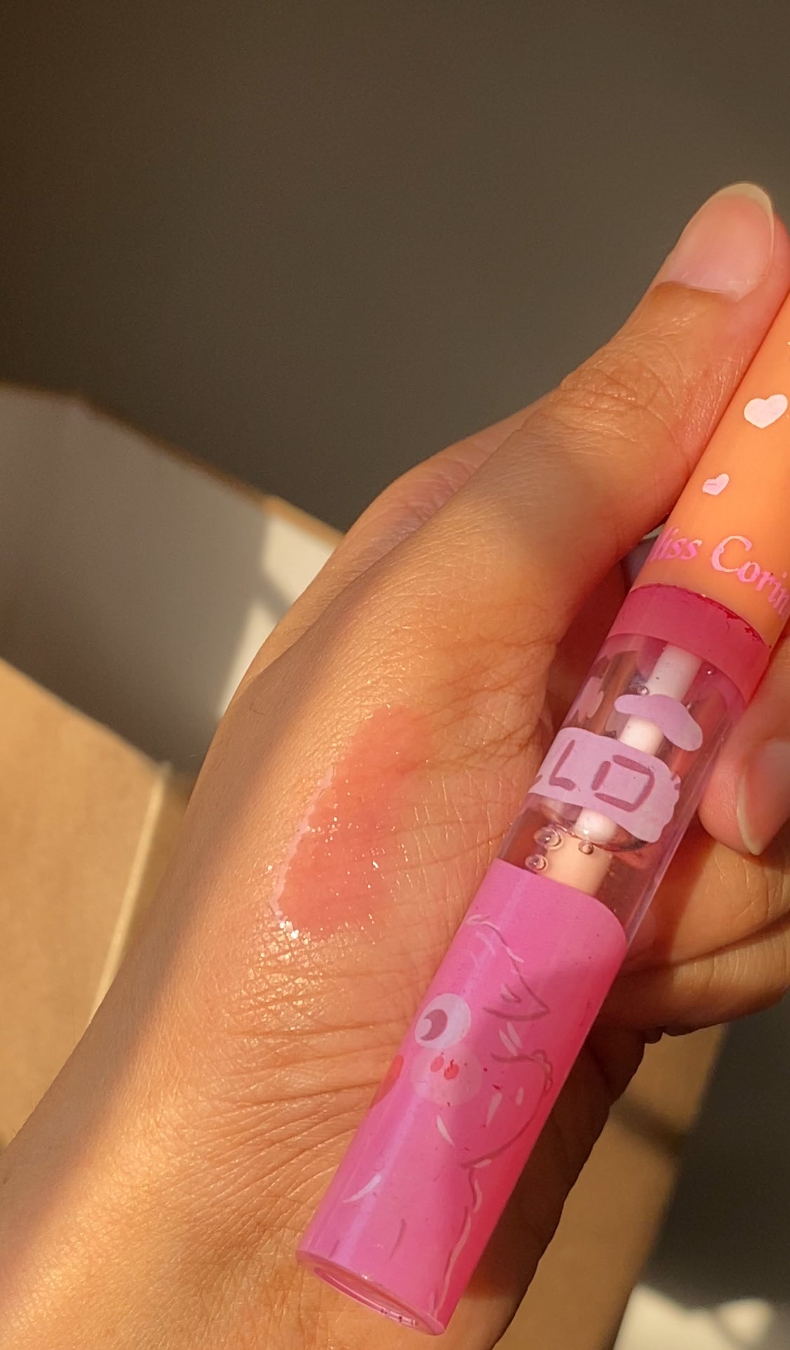 BEIGE COLOR CHANGING LIP GLOSS