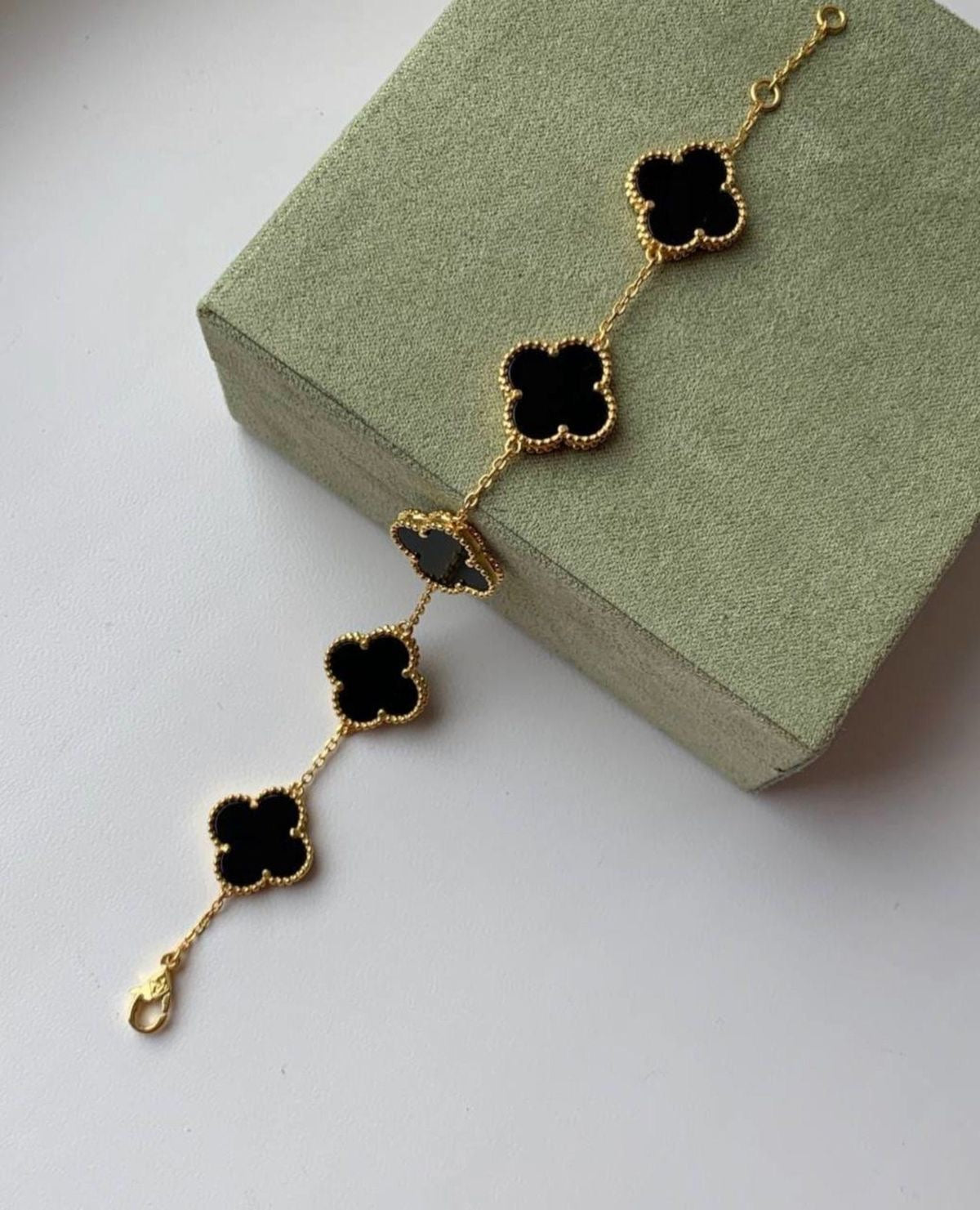 D98 BLACK CLOVER BRACELET