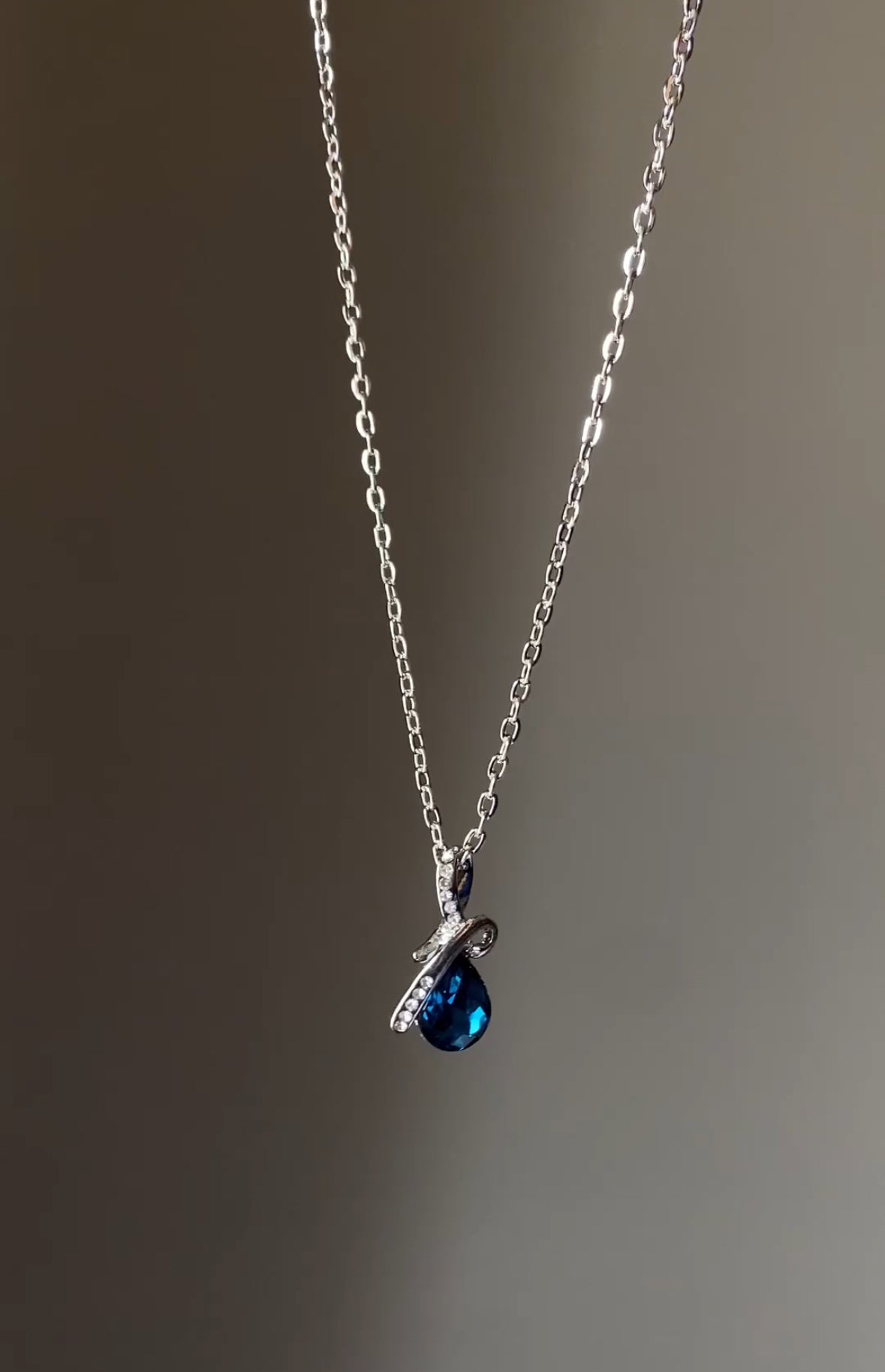 E396 BLUE STONE PENDANT