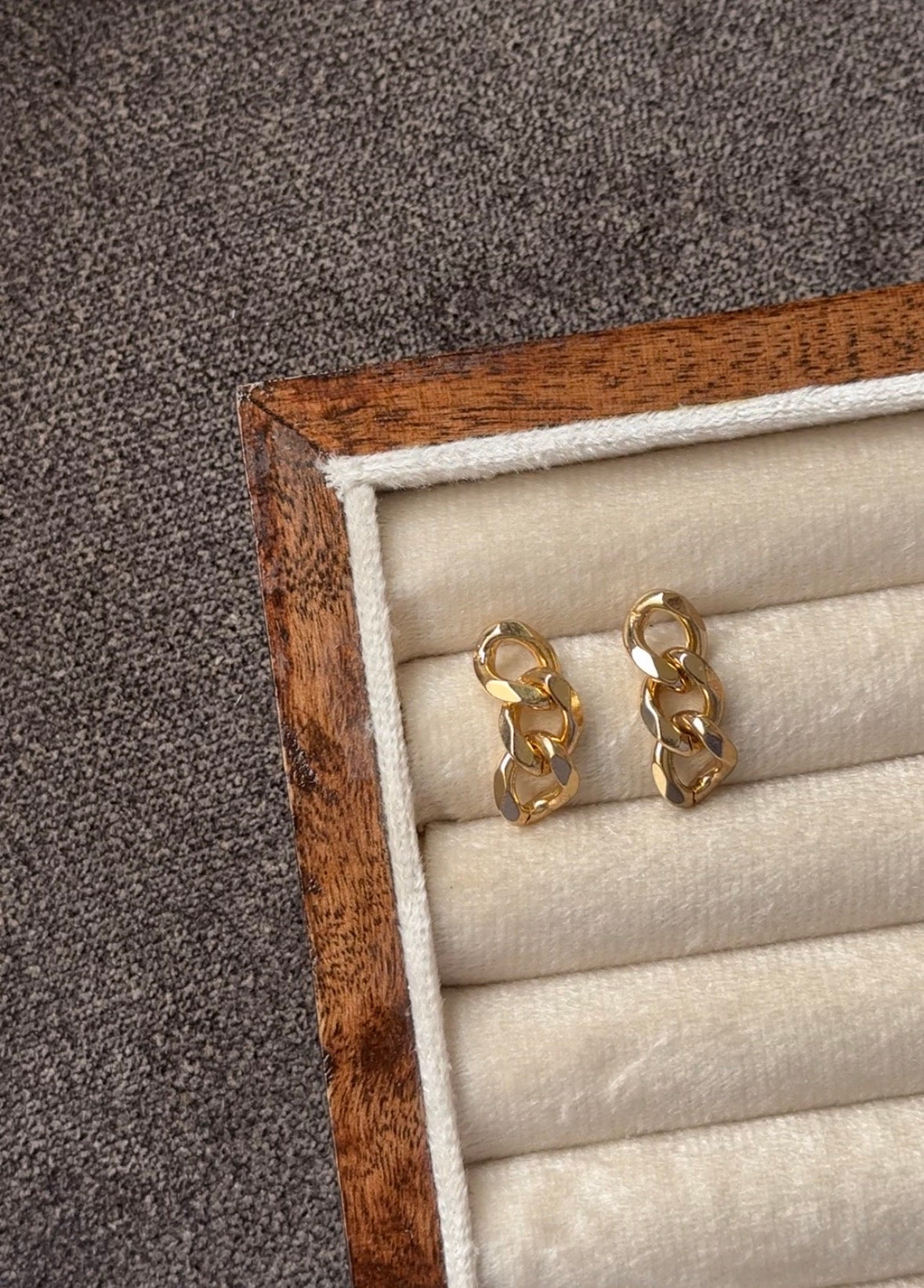 D162 EARRINGS