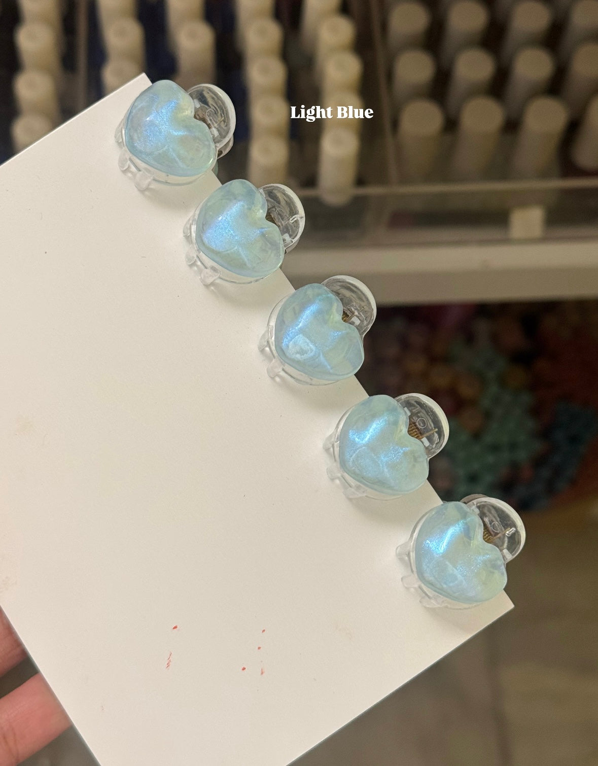 (A) 5 PIECE CRYSTAL HEART CLIP SET