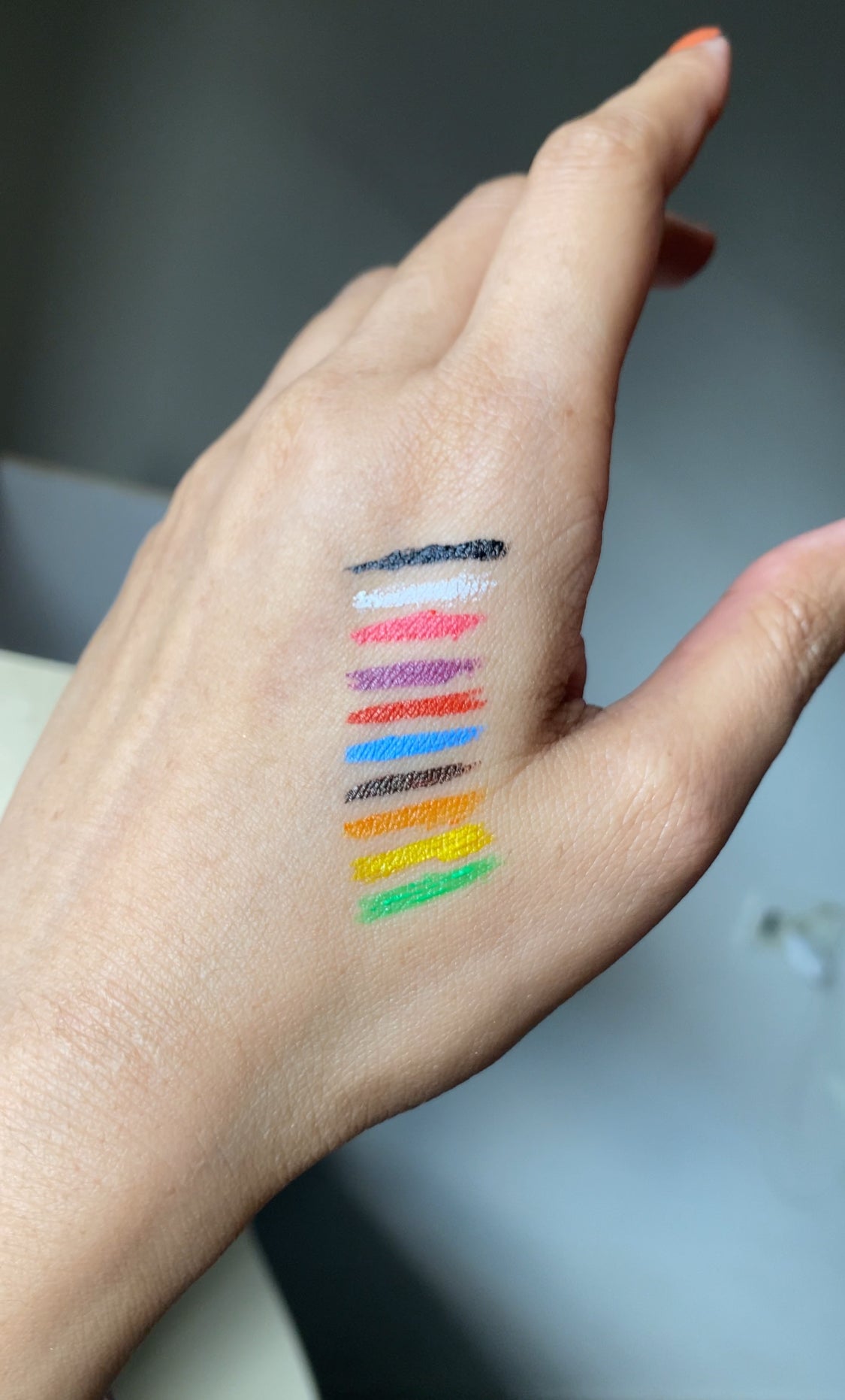 E COLORFUL EYELINERS