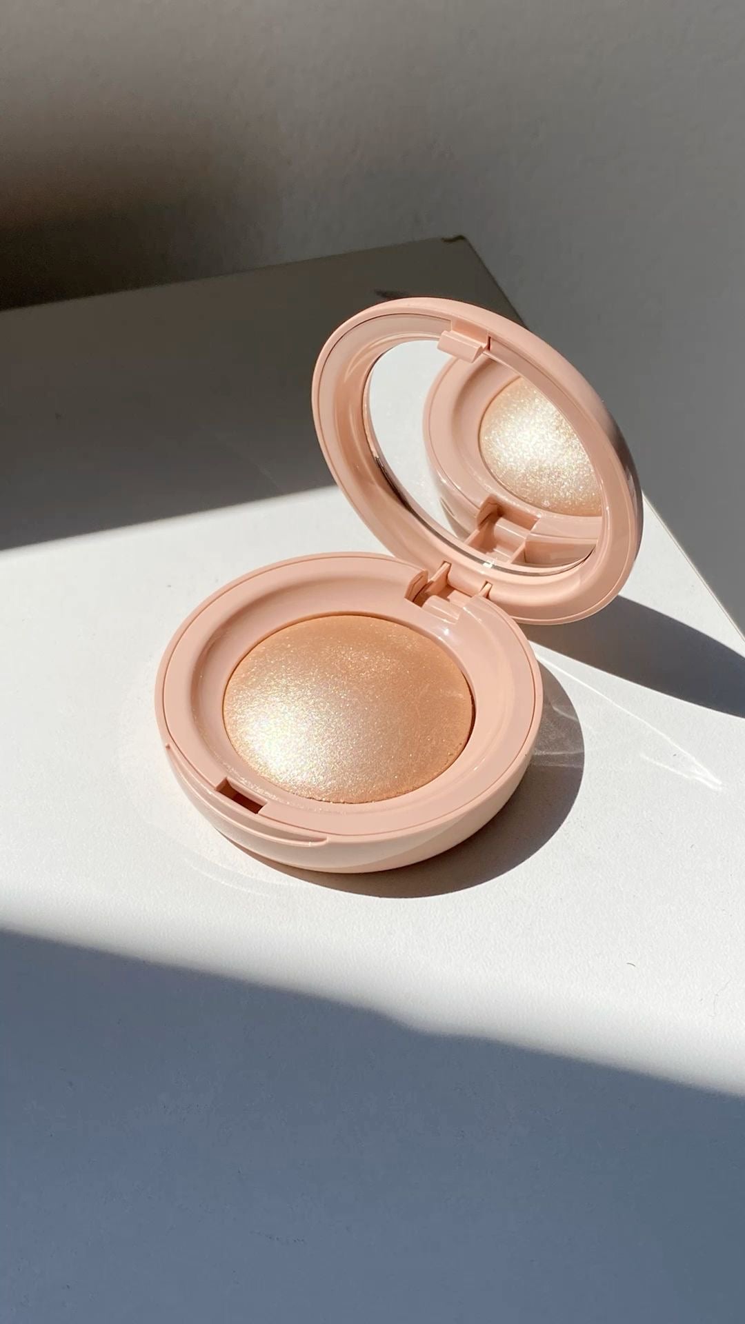 RARE BEAUTY POSITIVE LIGHT ENLIMUNEUR TOUCHER SOYEUX