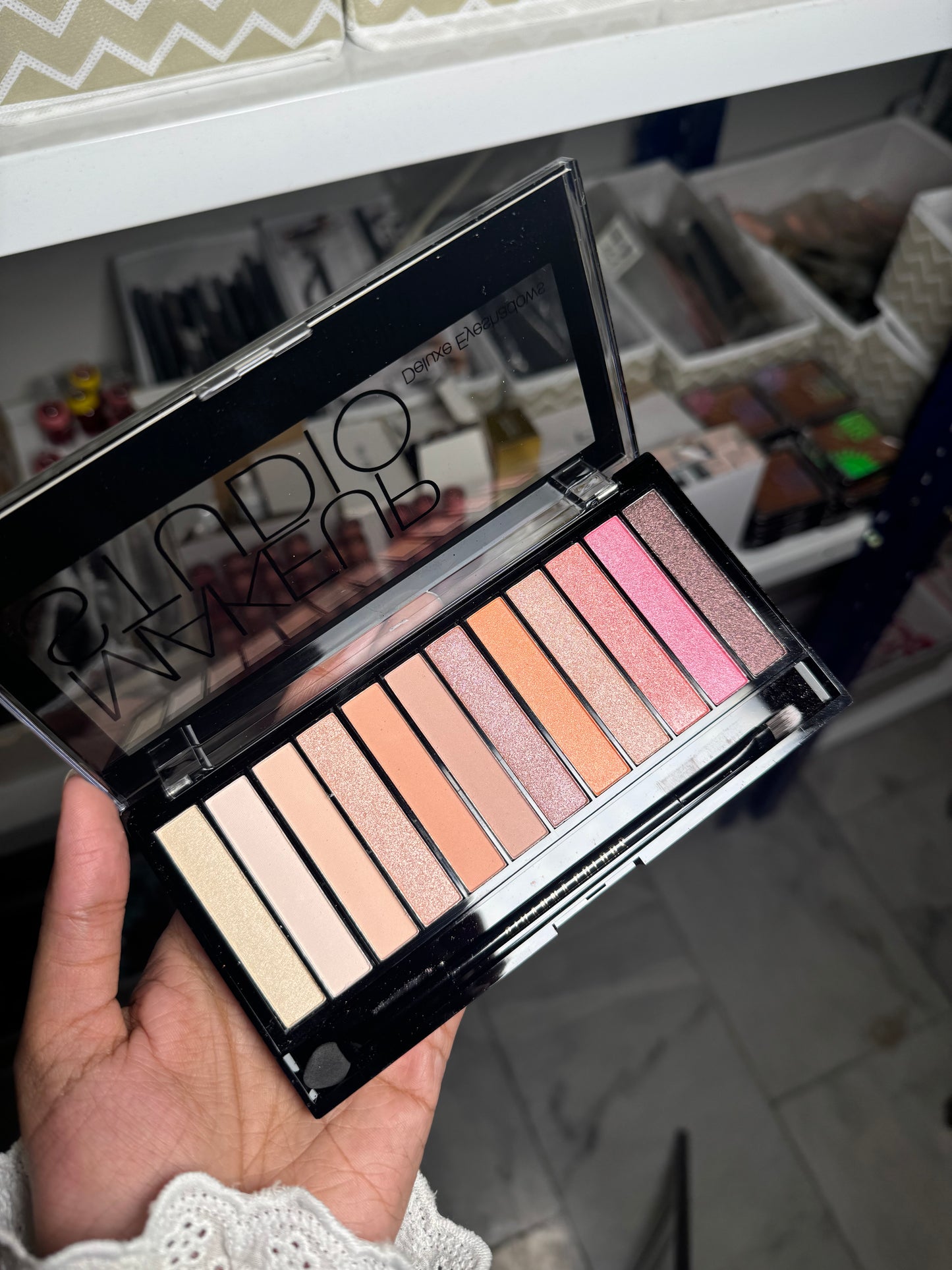 01 DELUXE EYESHADOW PALETTE