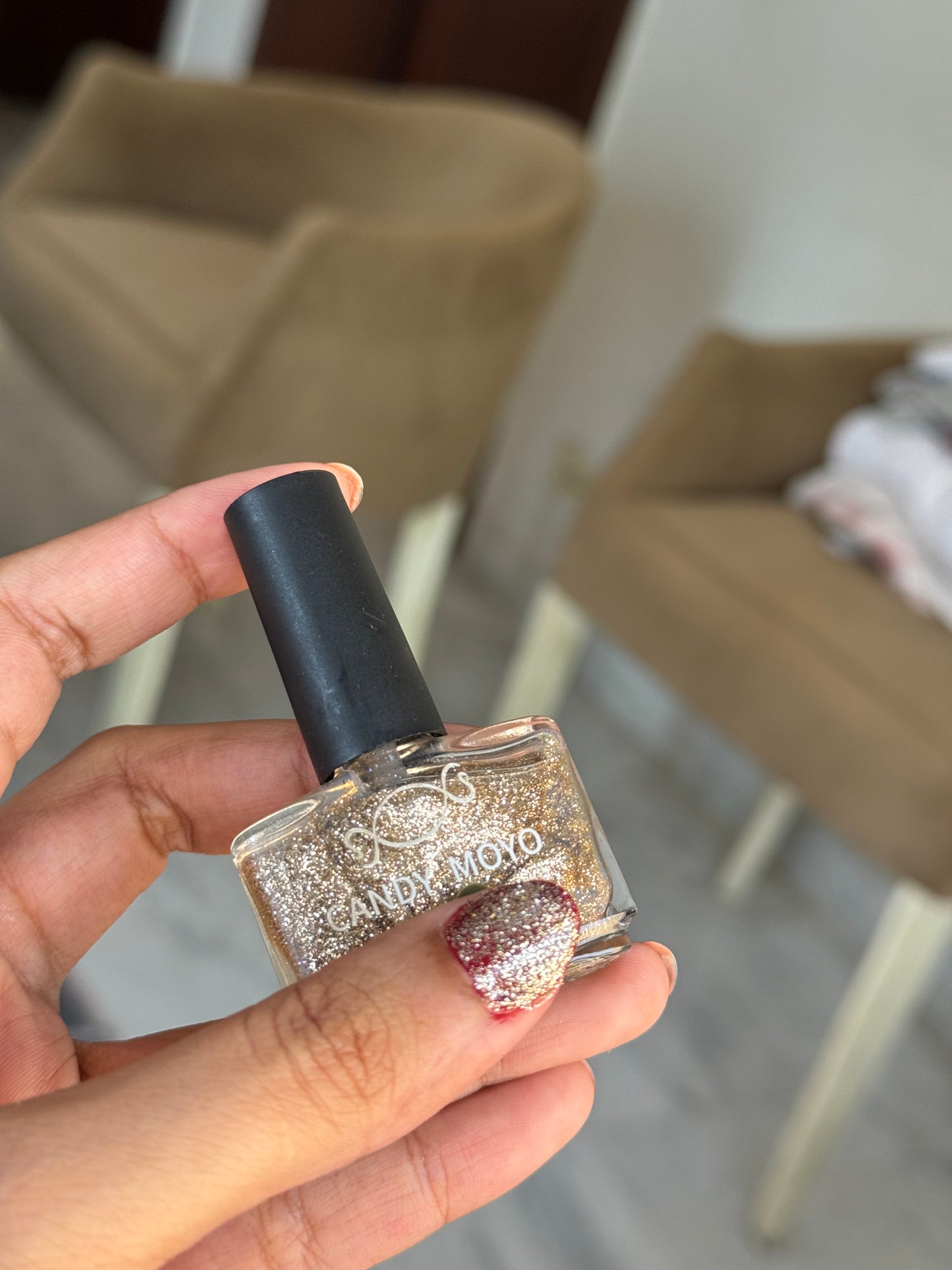 GOLDEN GLITTER NAIL COLOR / NAIL POLISH