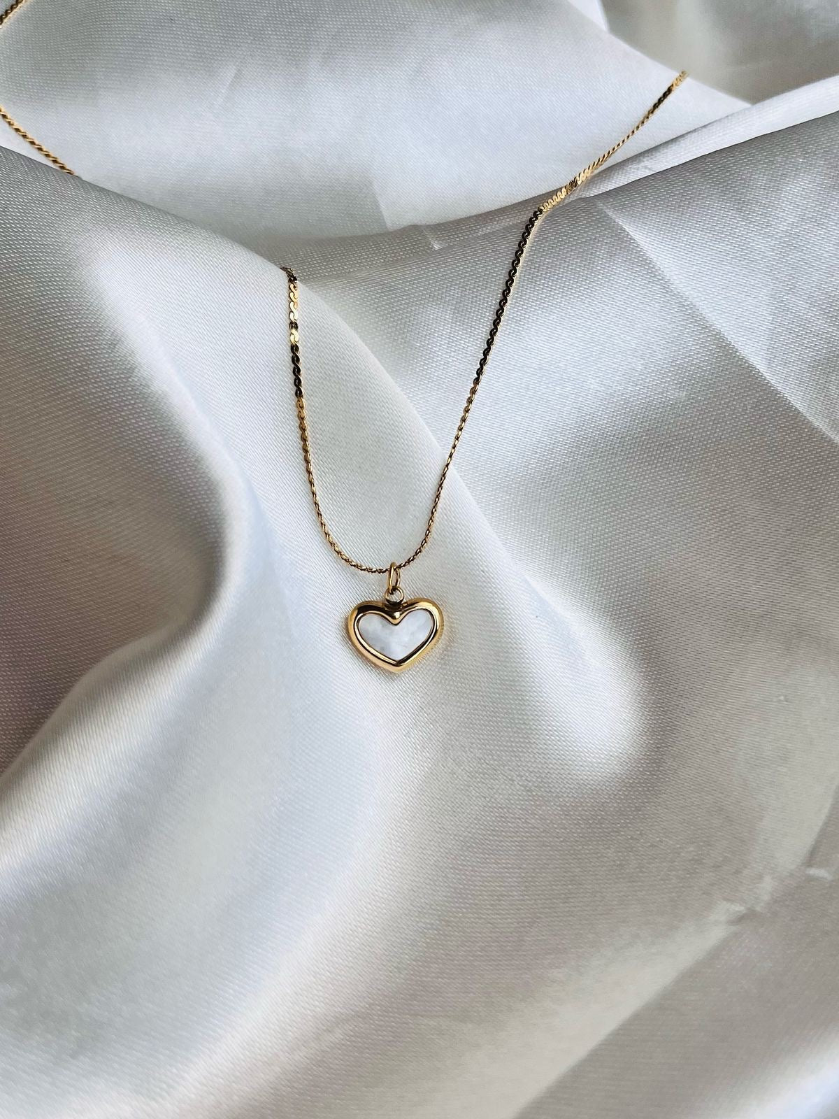 B142 HEART NECKLACE