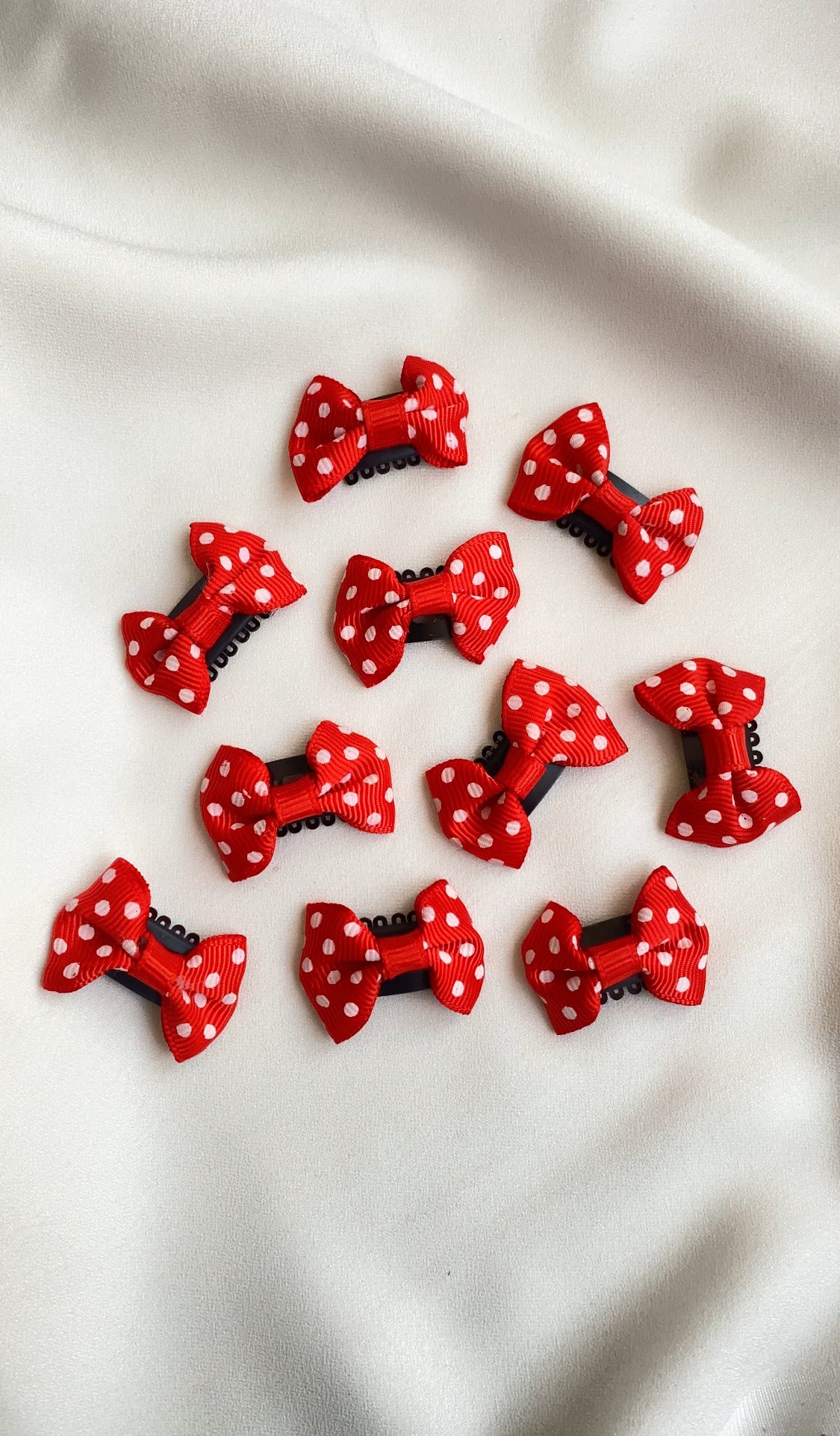 D56 RED MINI HAIR BOW PIN PAIR