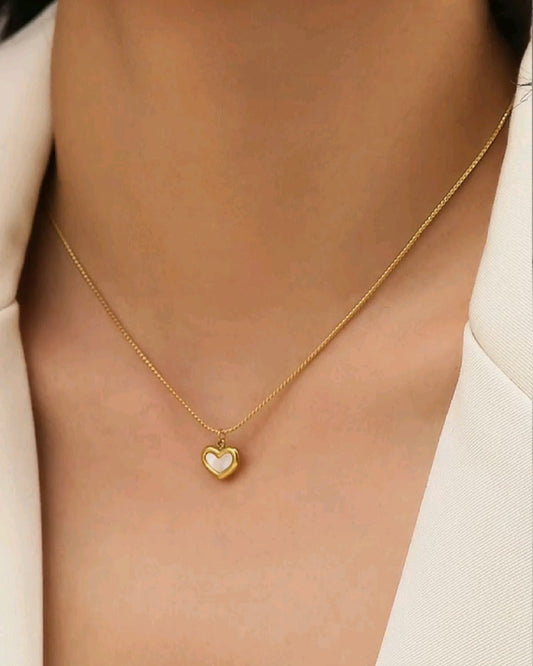 B142 HEART NECKLACE
