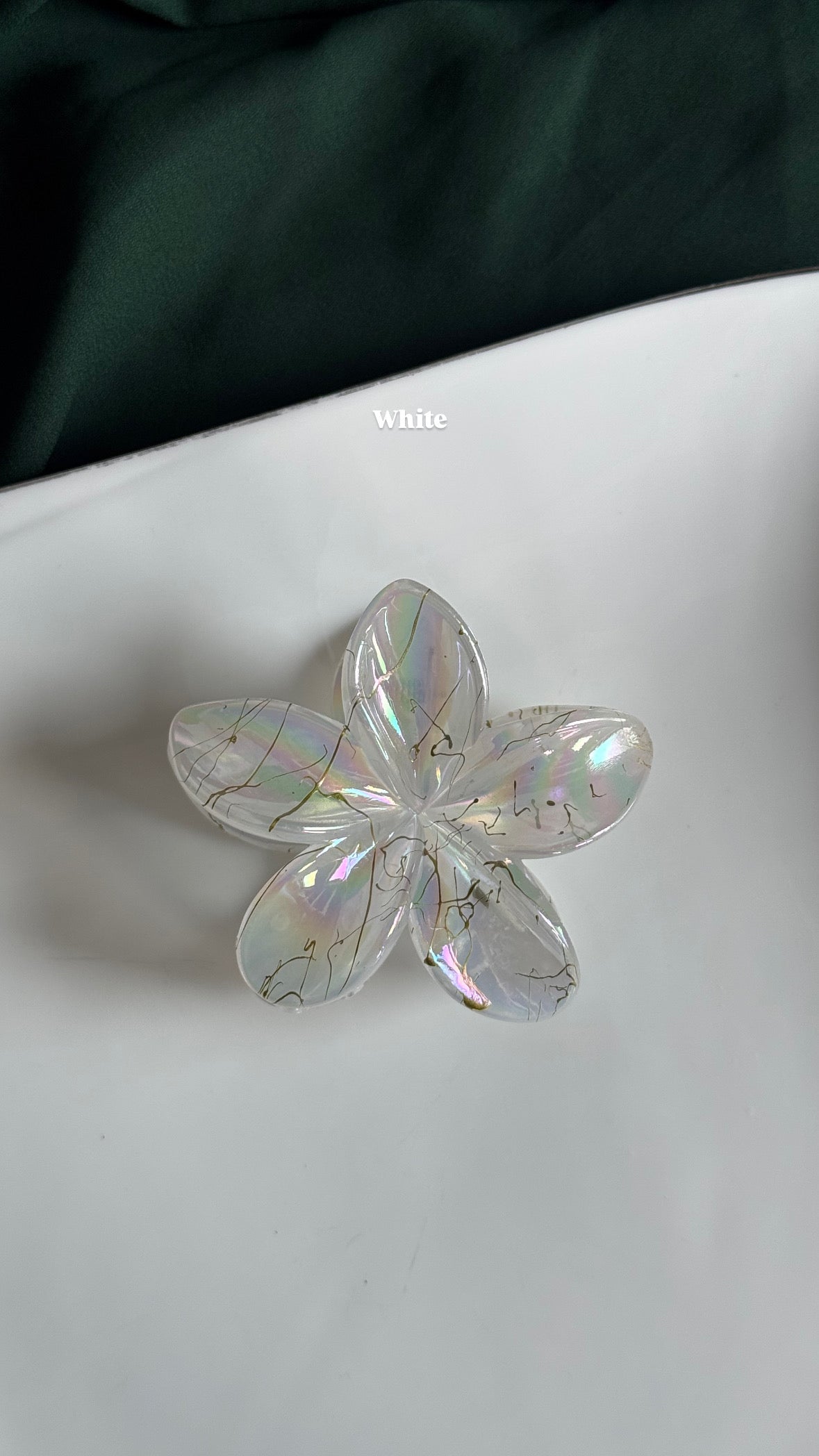ACRYLIC FLOWER HAIR CLAW
