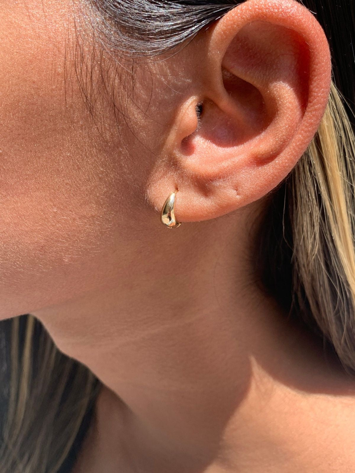 GOLDEN SMALL HOOPS