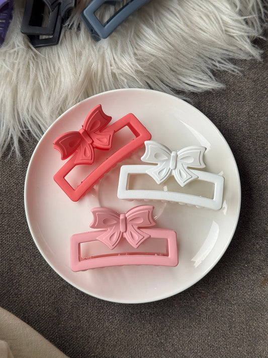 A160 MEDIUM BOW HAIR CLAWS
