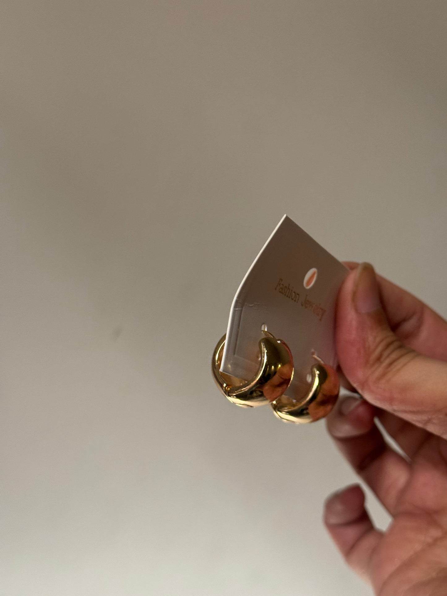 TRENDY GOLD EAR STUDS / CHUNKY HOOPS