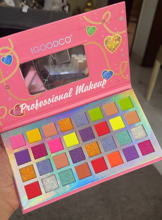 19 DAZZLE CHARM EYESHADOW PALETTE